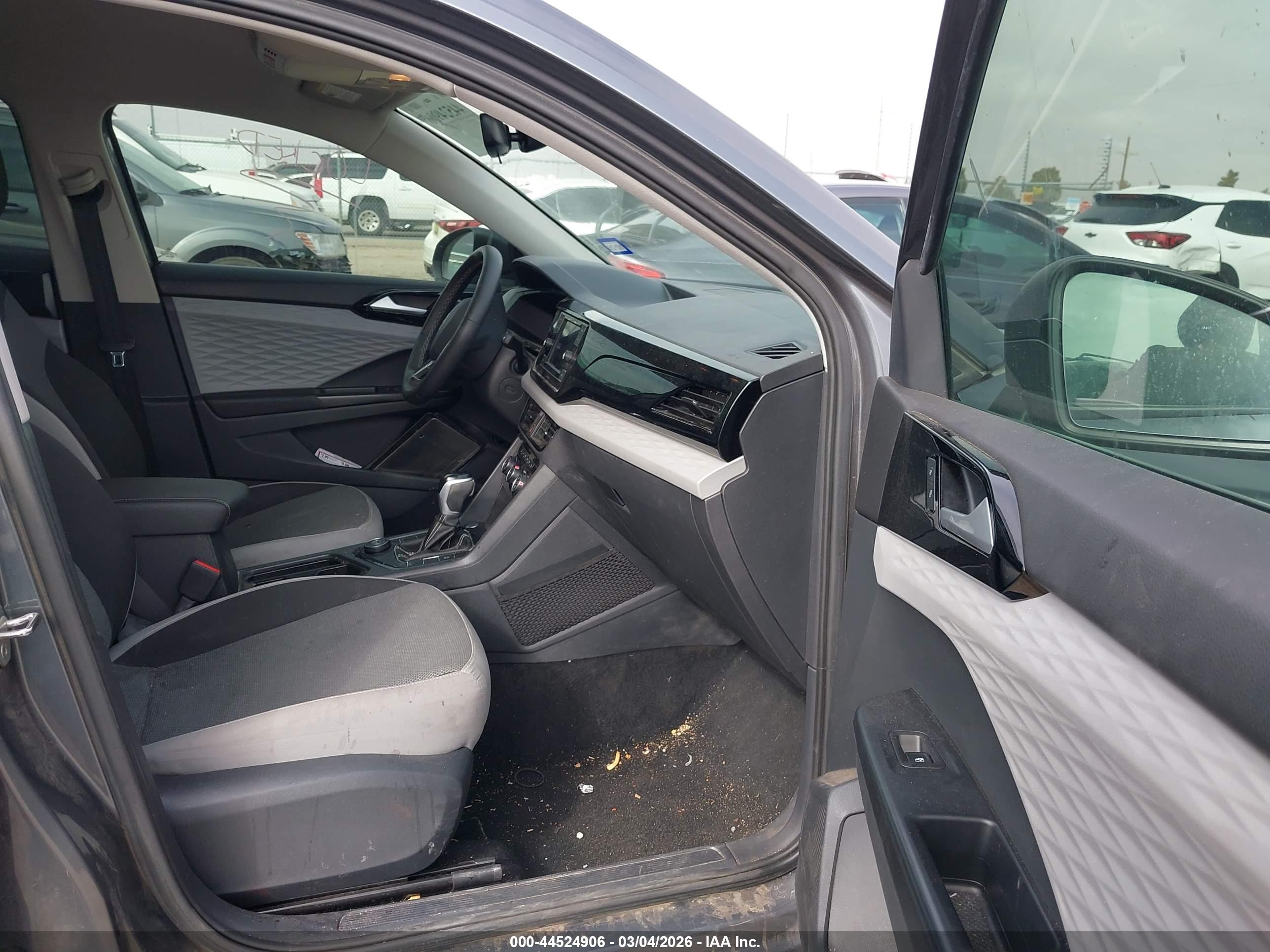 VOLKSWAGEN TAOS image 5