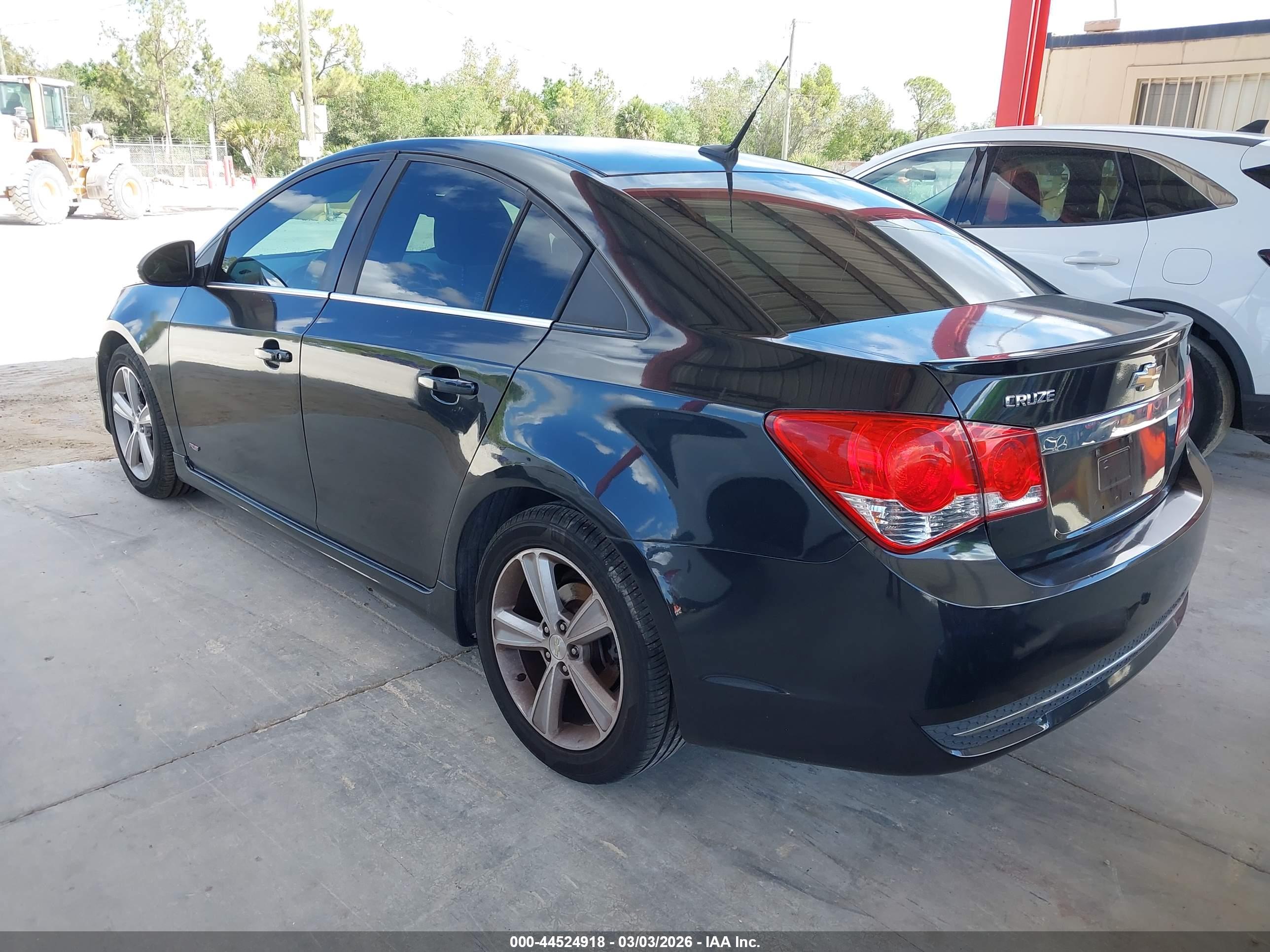 CHEVROLET CRUZE image 3