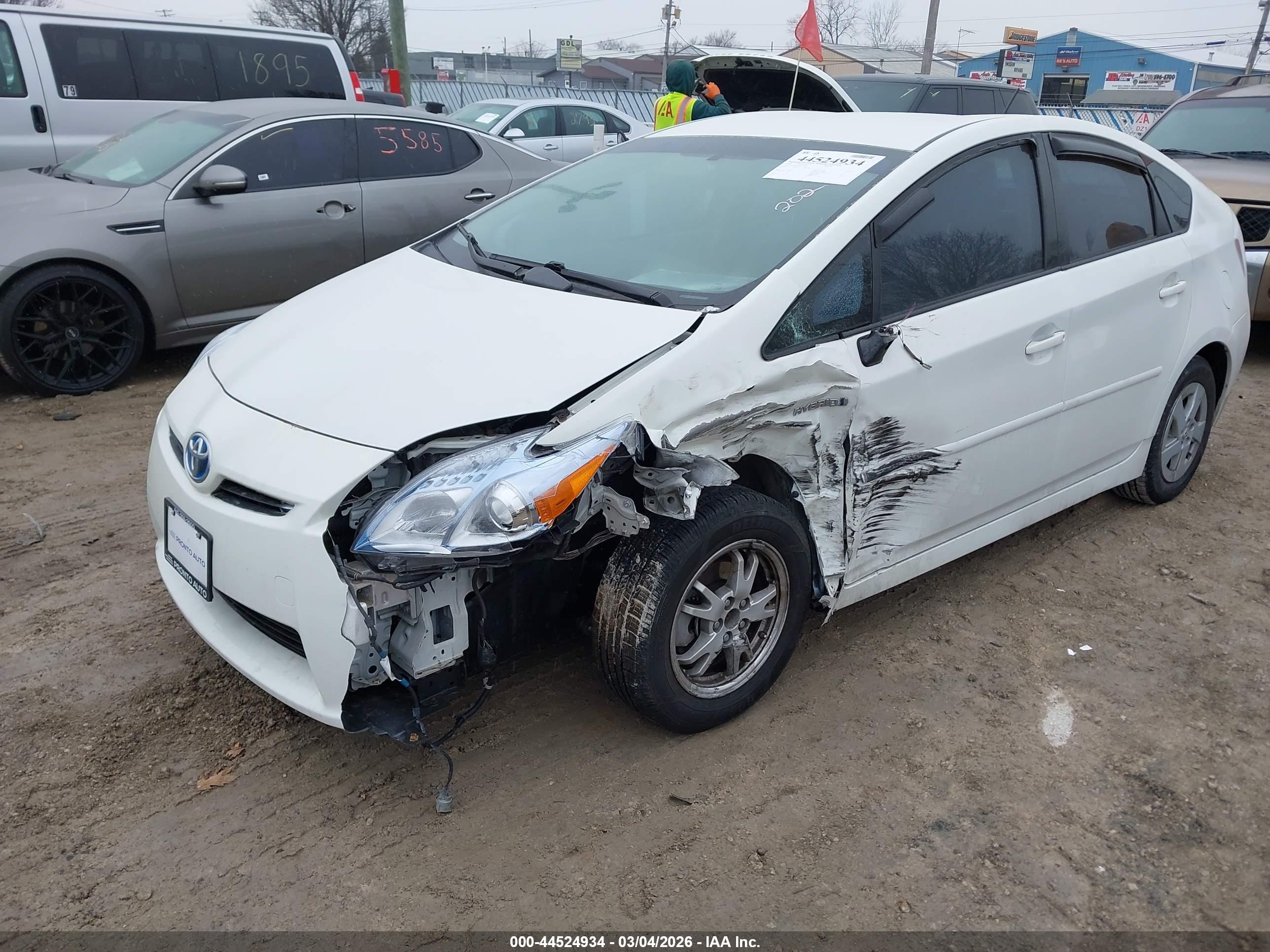 TOYOTA PRIUS image 2