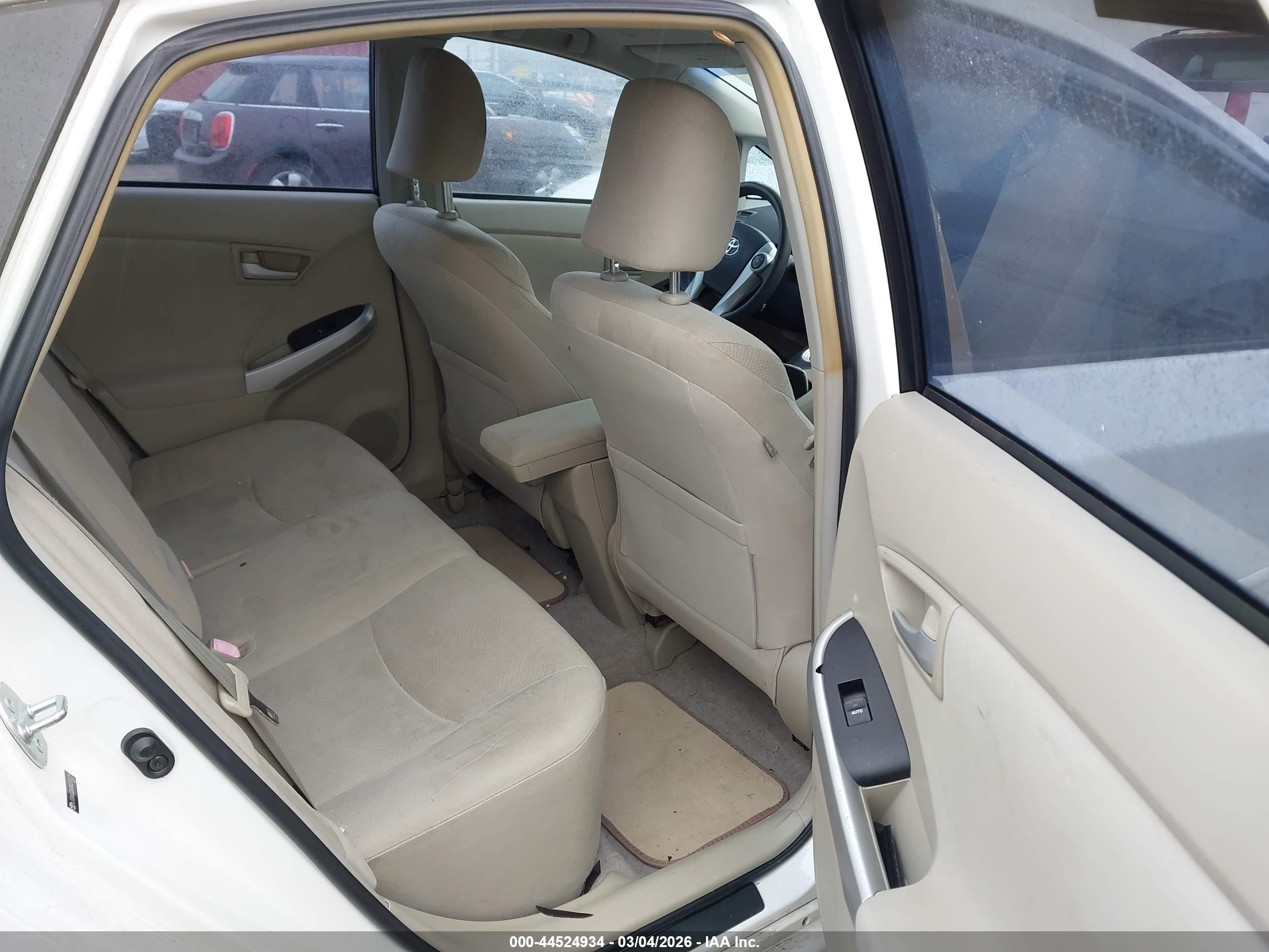 TOYOTA PRIUS image 8