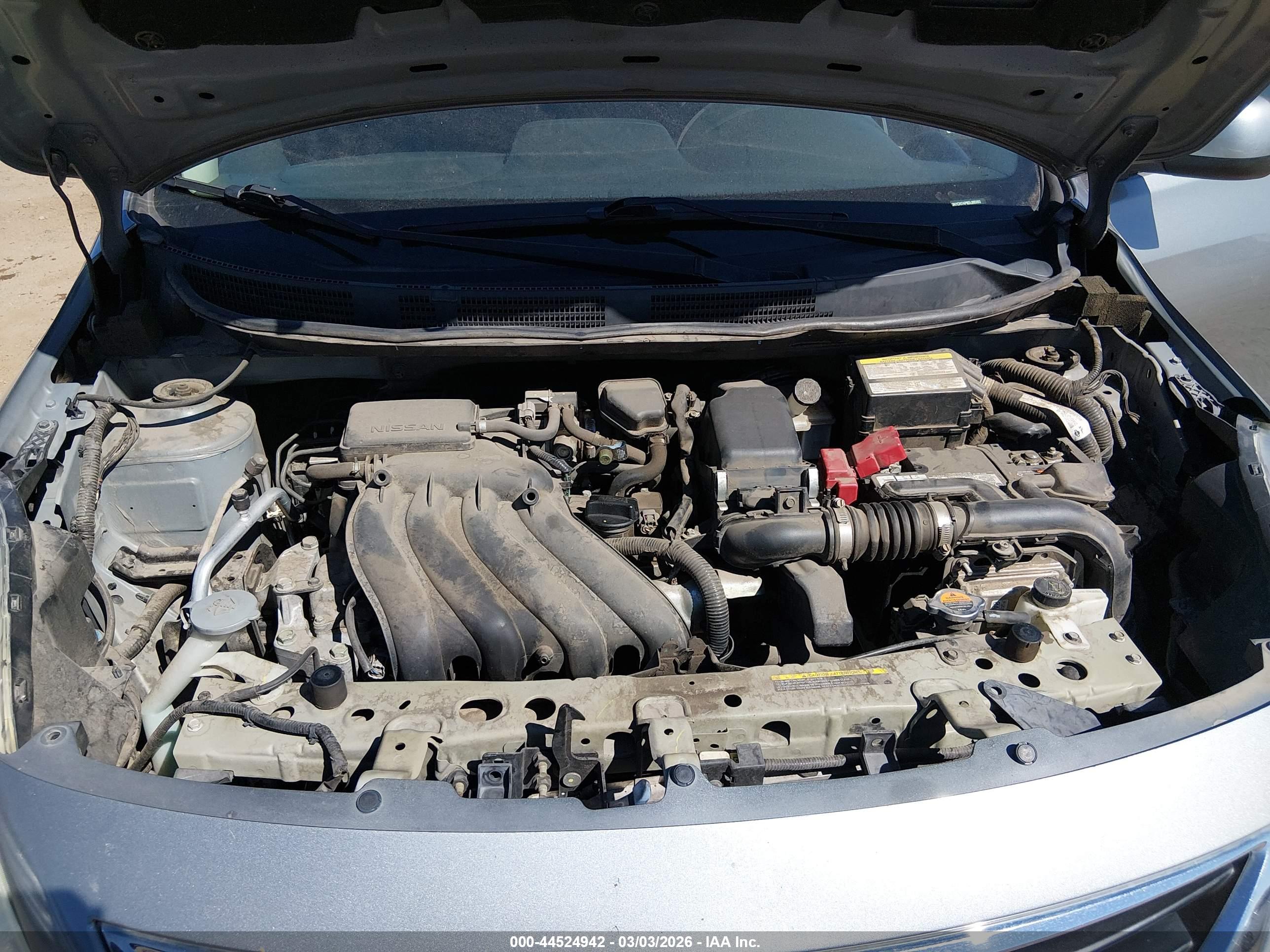 NISSAN VERSA image 10