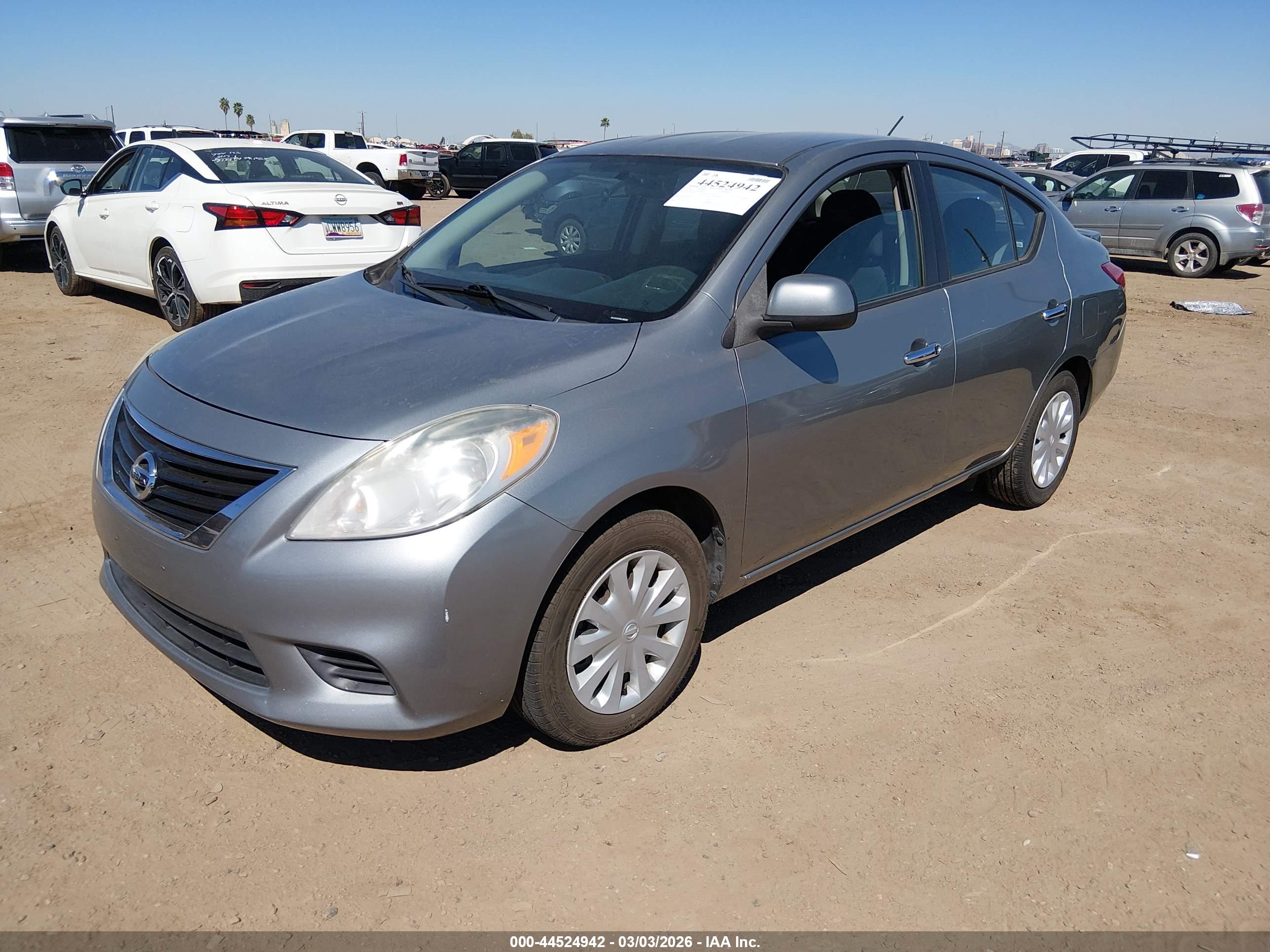 NISSAN VERSA image 2