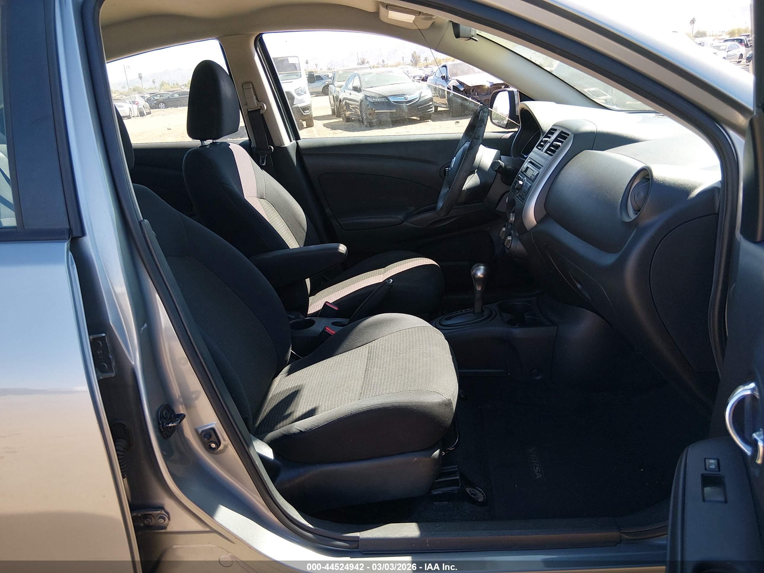 NISSAN VERSA image 5