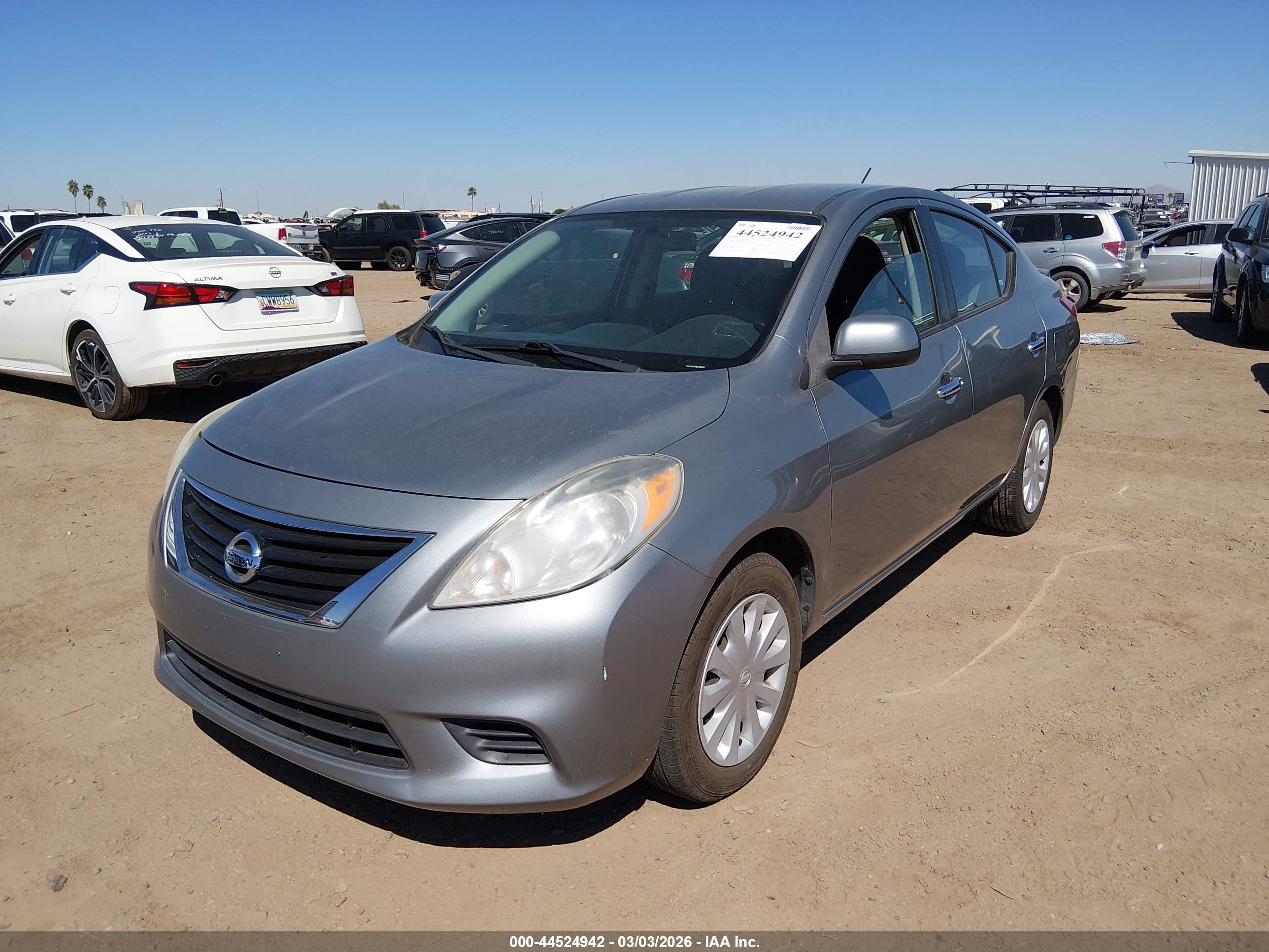 NISSAN VERSA image 6