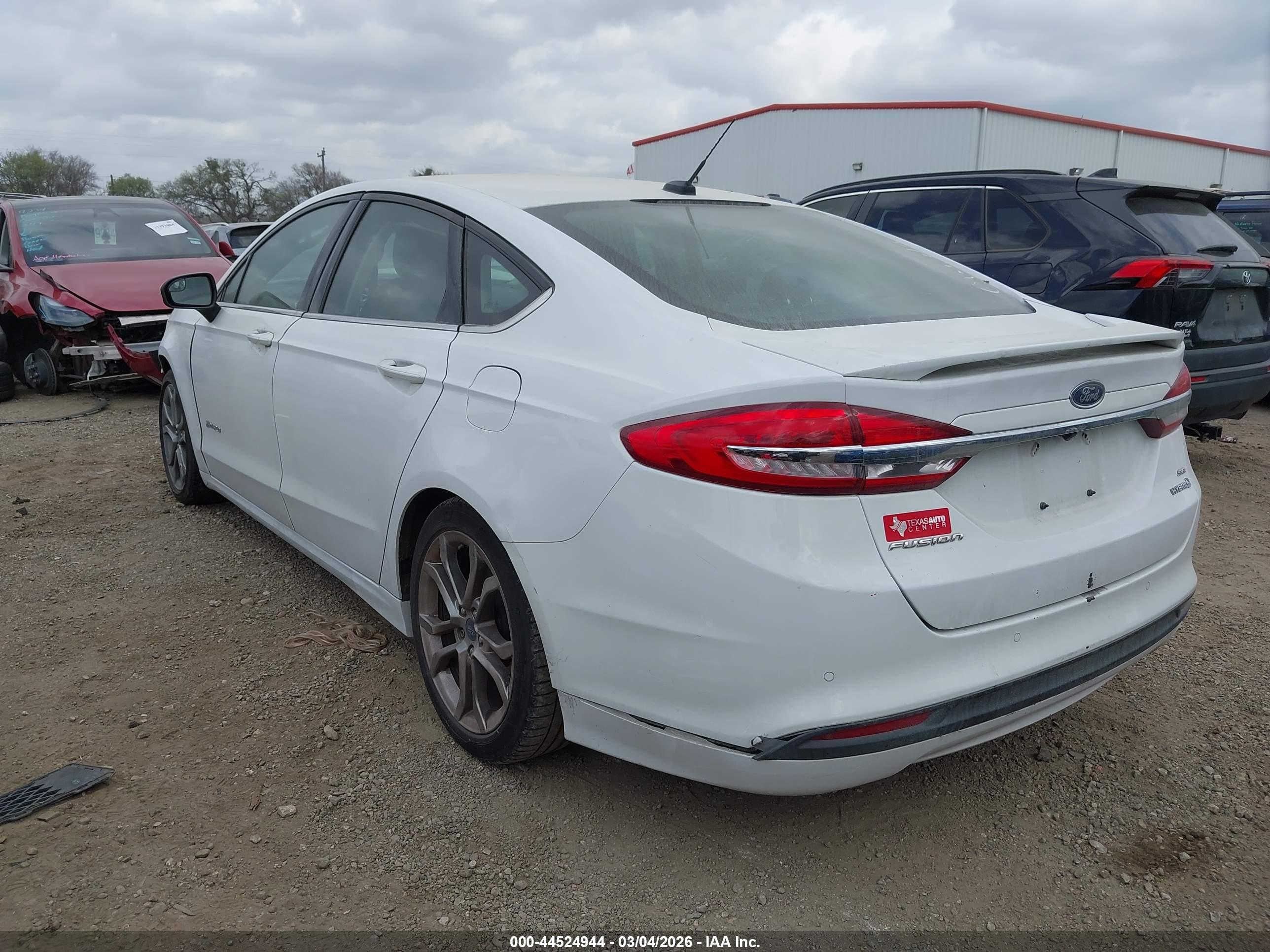 FORD FUSION image 3