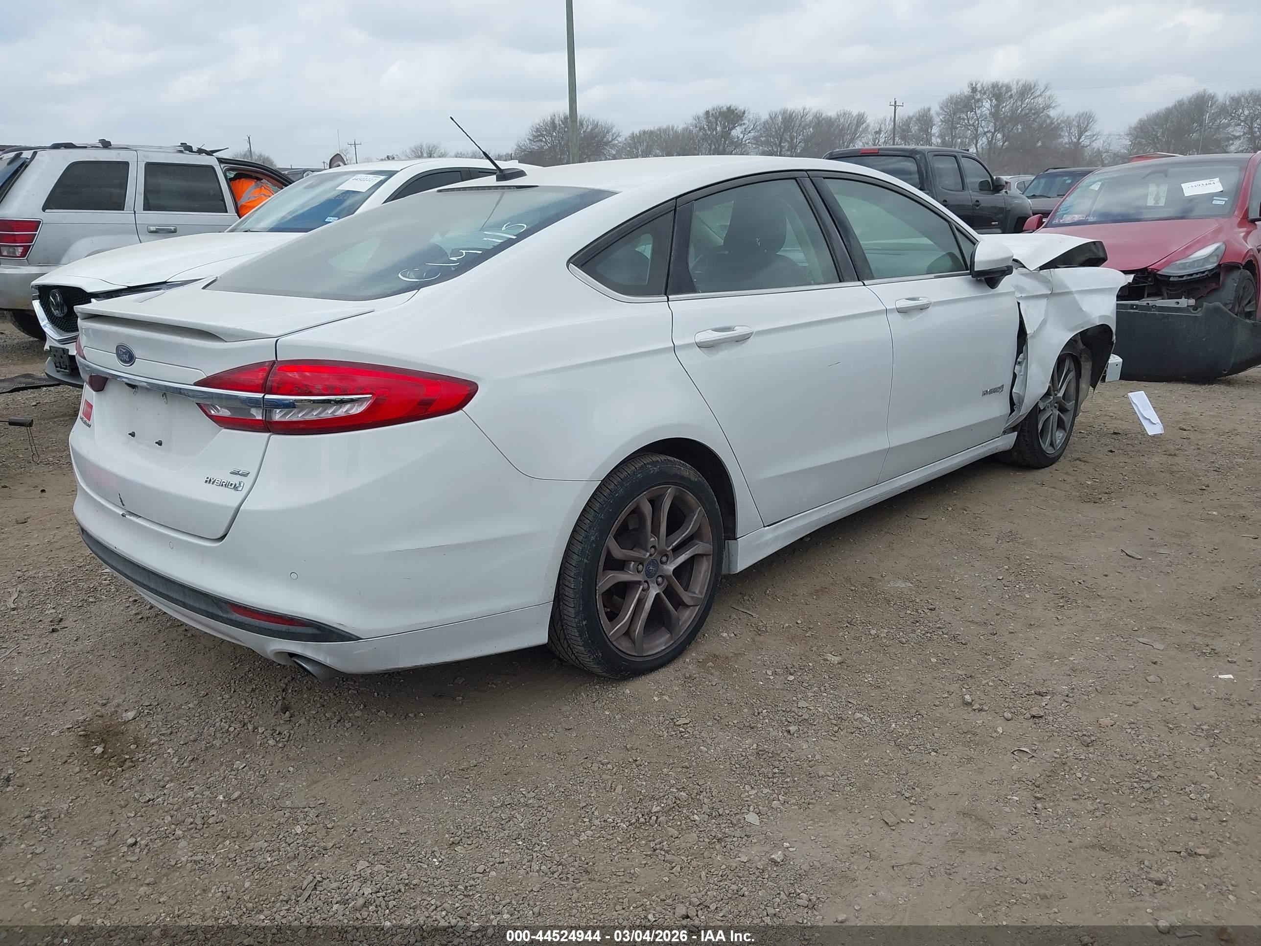 FORD FUSION image 4