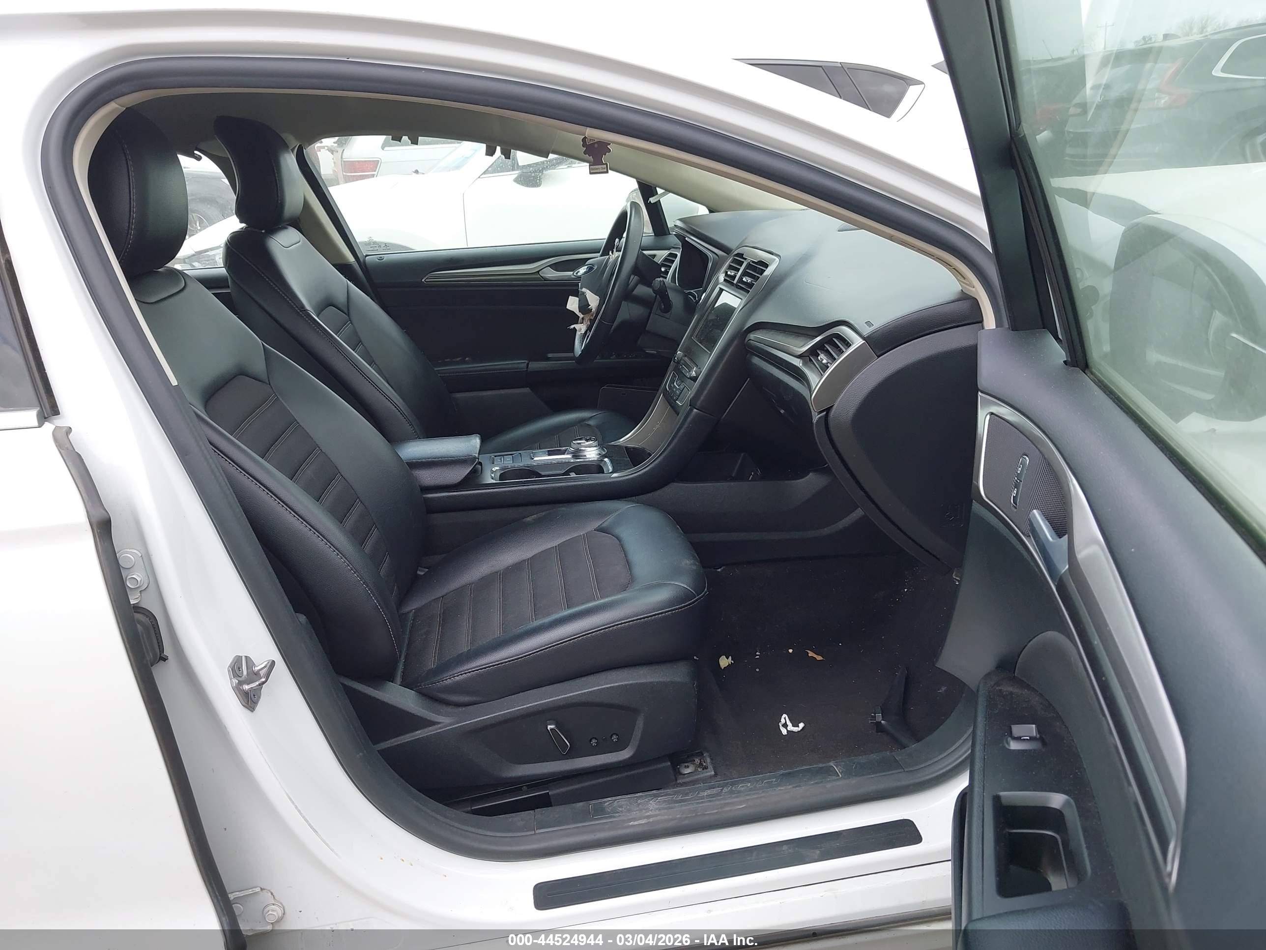 FORD FUSION image 5