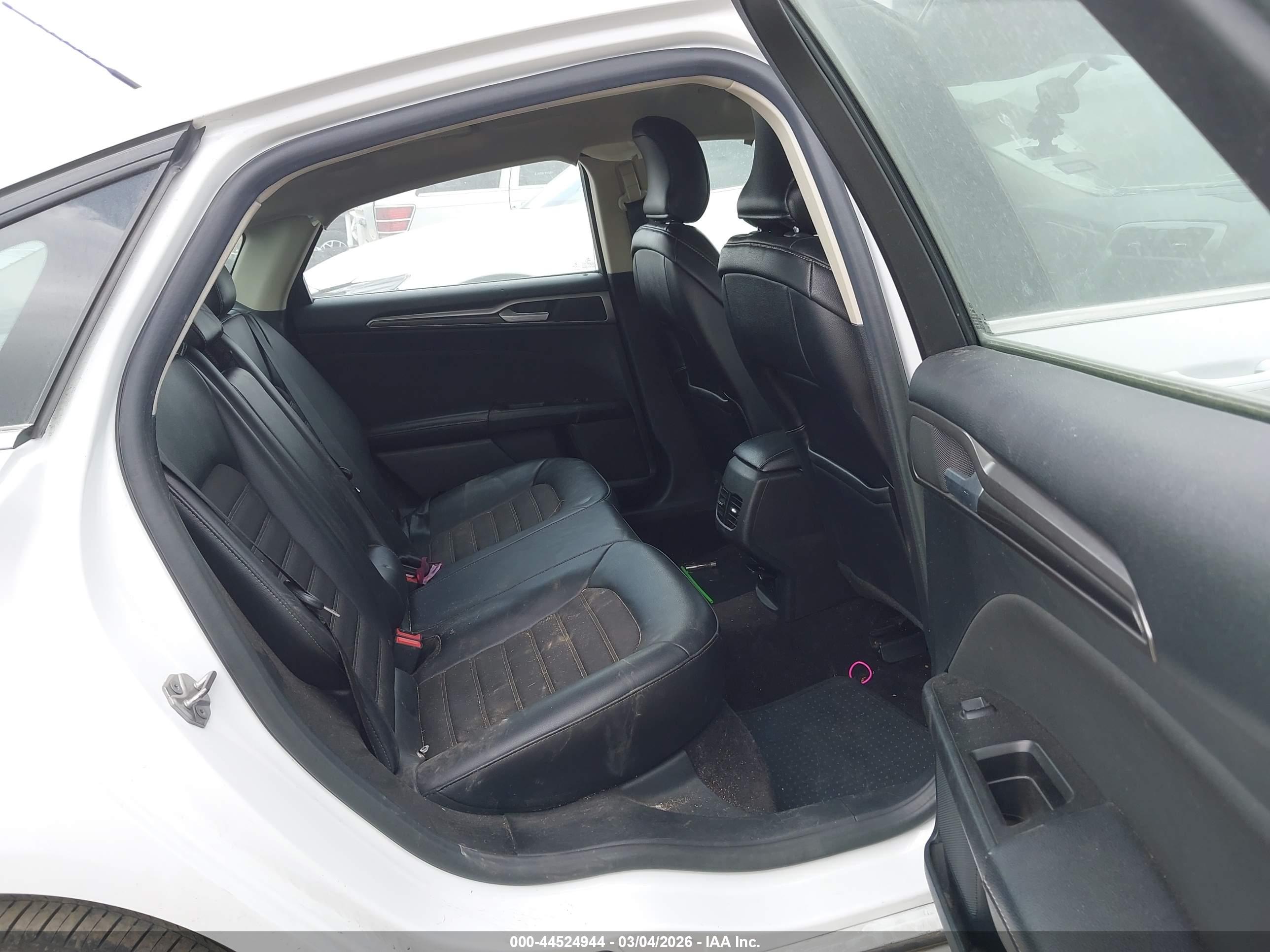 FORD FUSION image 8