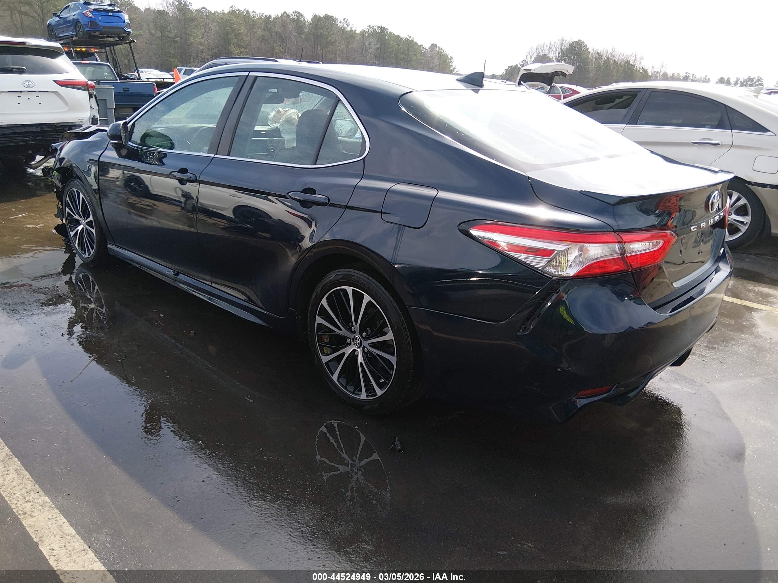TOYOTA CAMRY image 3