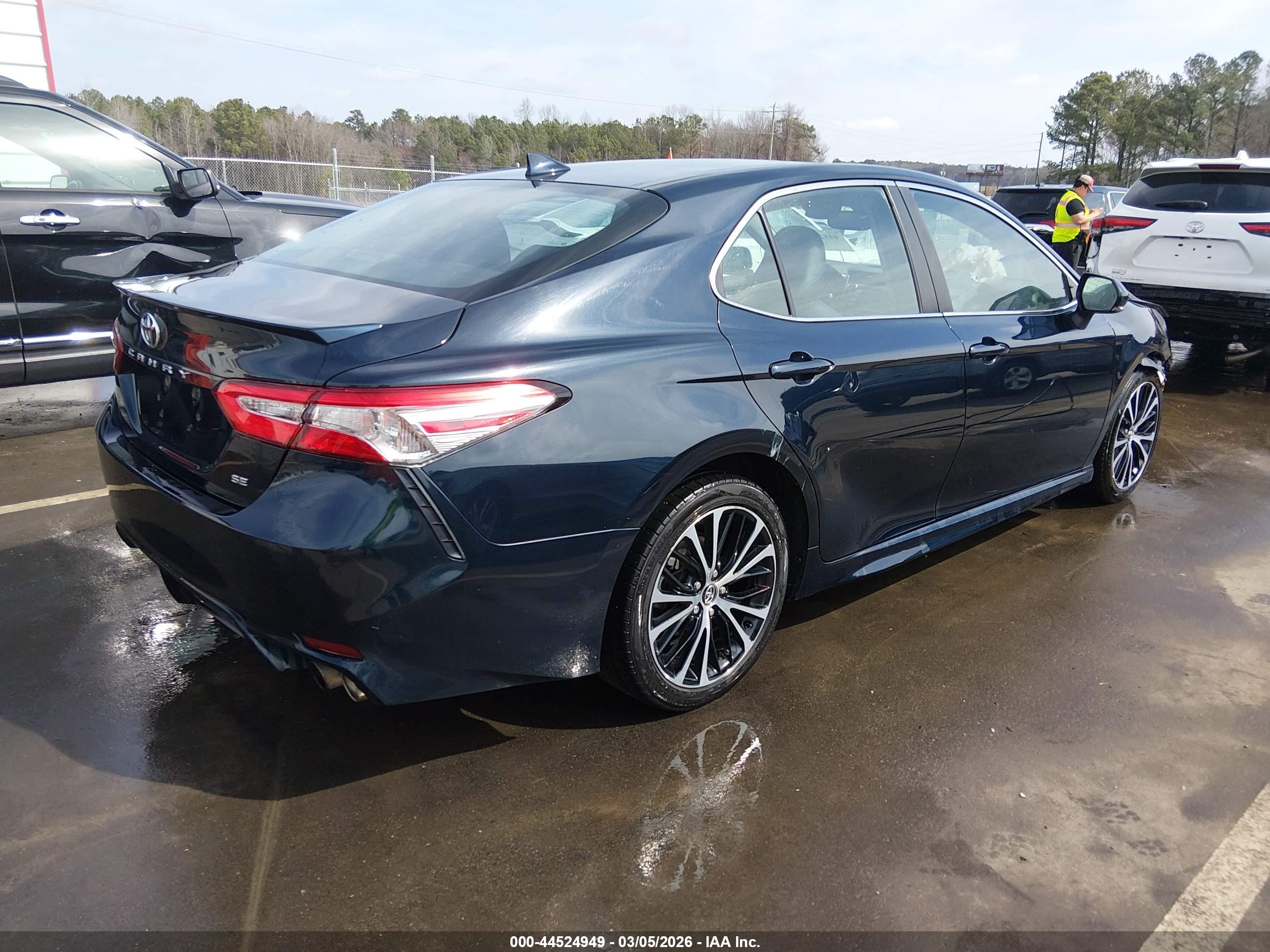 TOYOTA CAMRY image 4