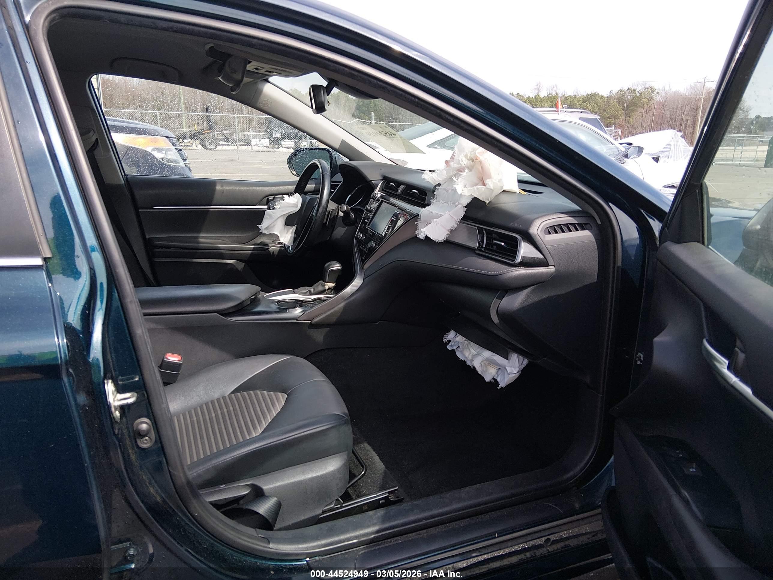 TOYOTA CAMRY image 5
