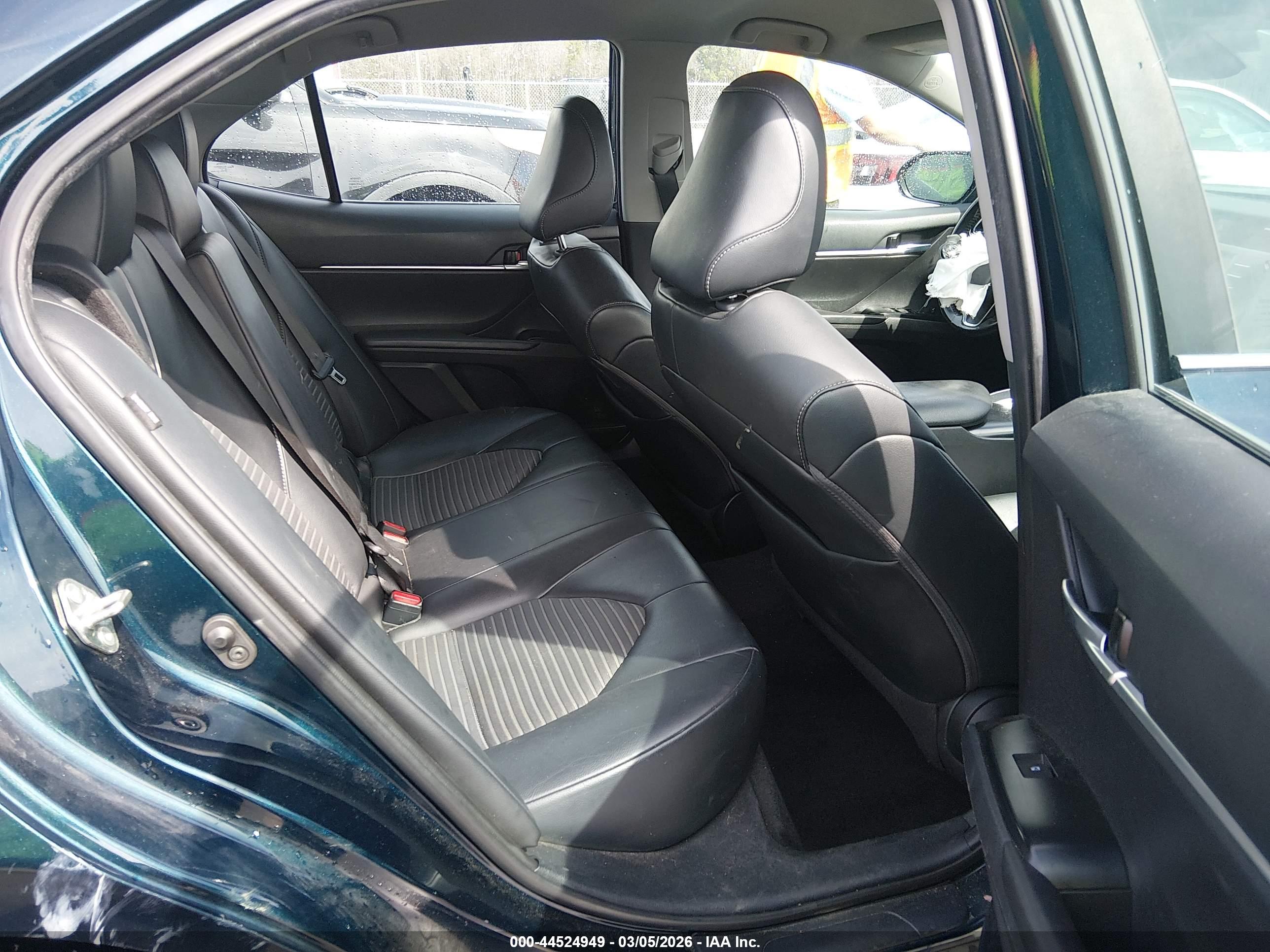 TOYOTA CAMRY image 8