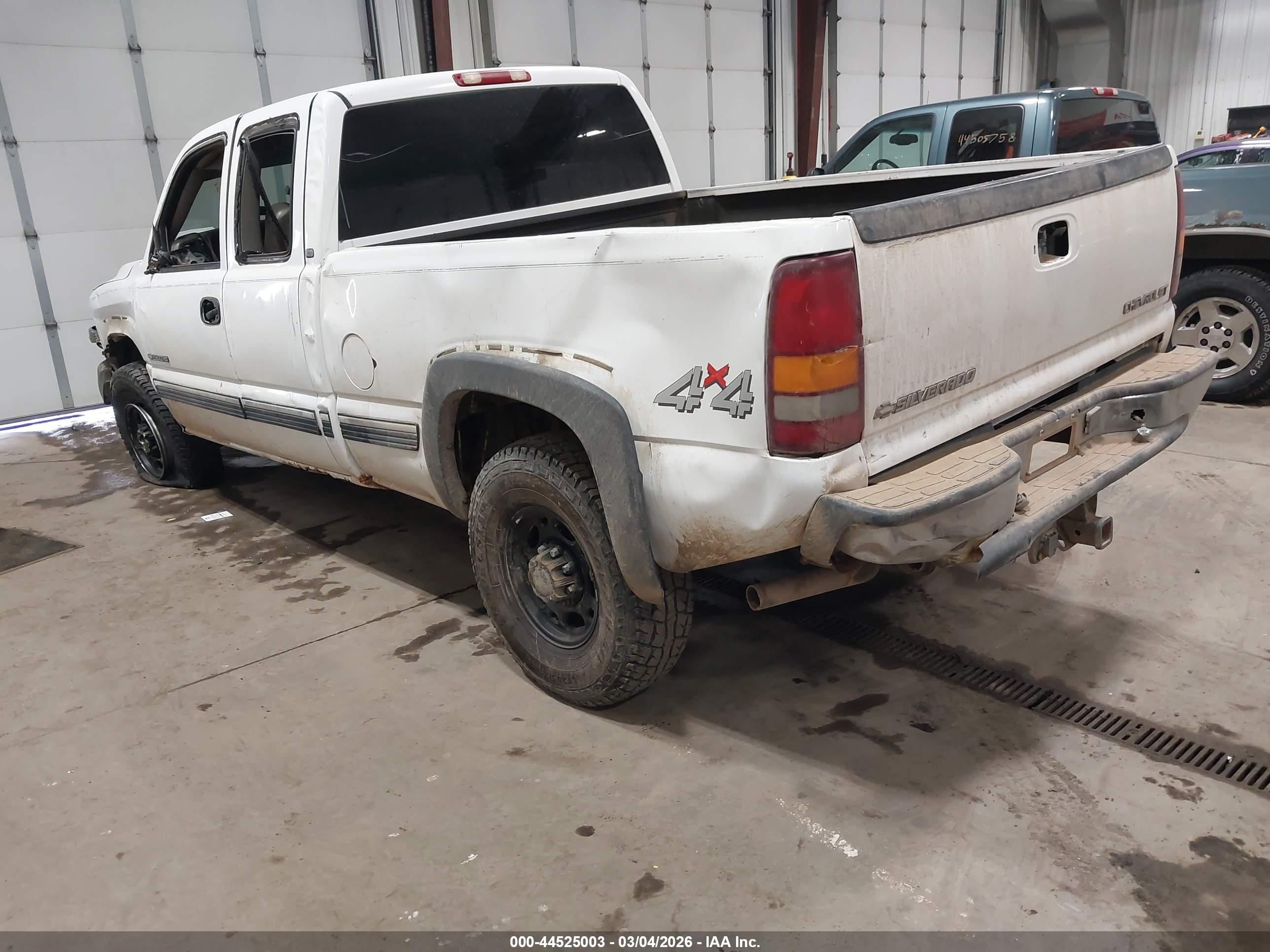 CHEVROLET SILVERADO image 3