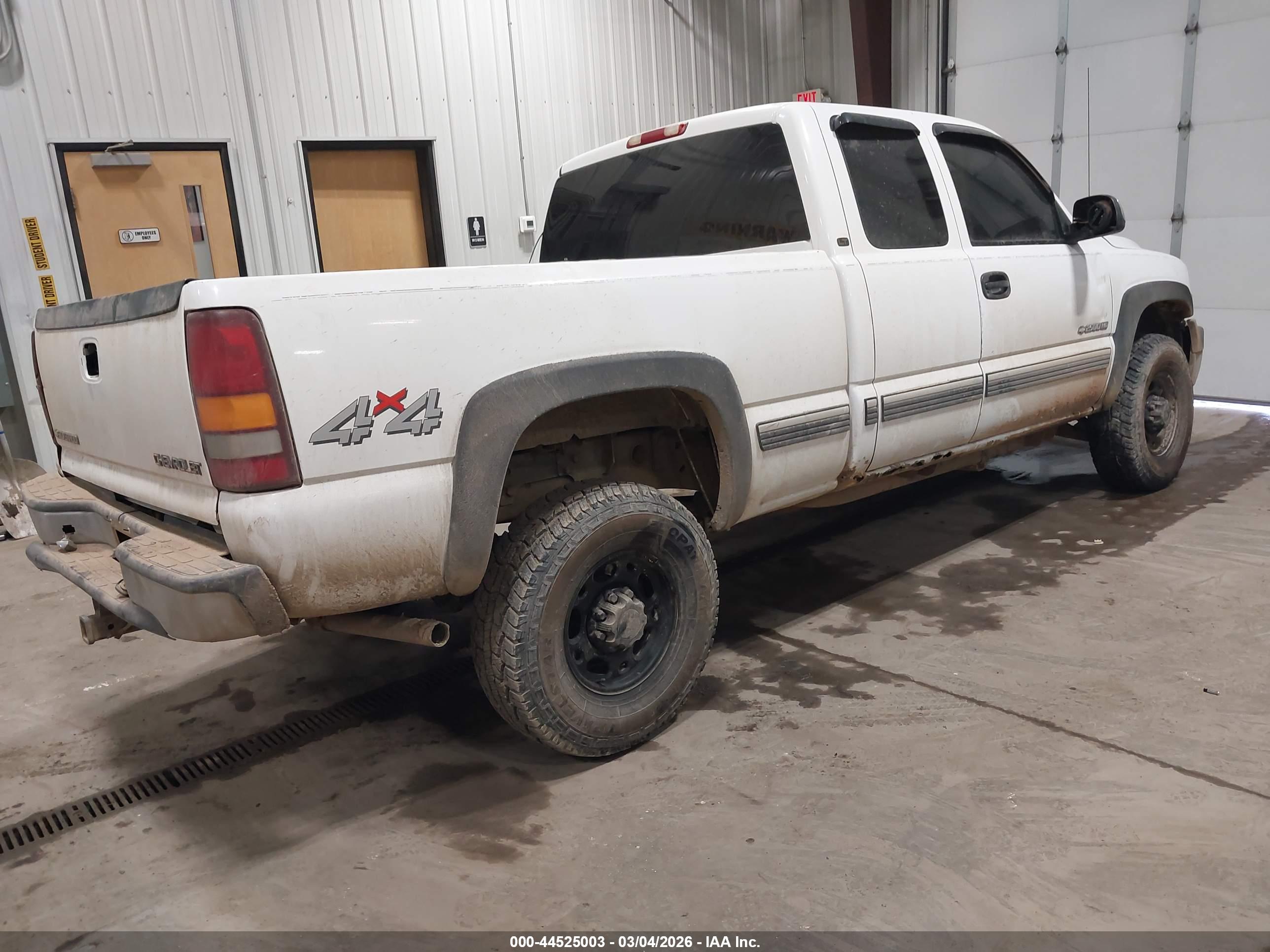 CHEVROLET SILVERADO image 4