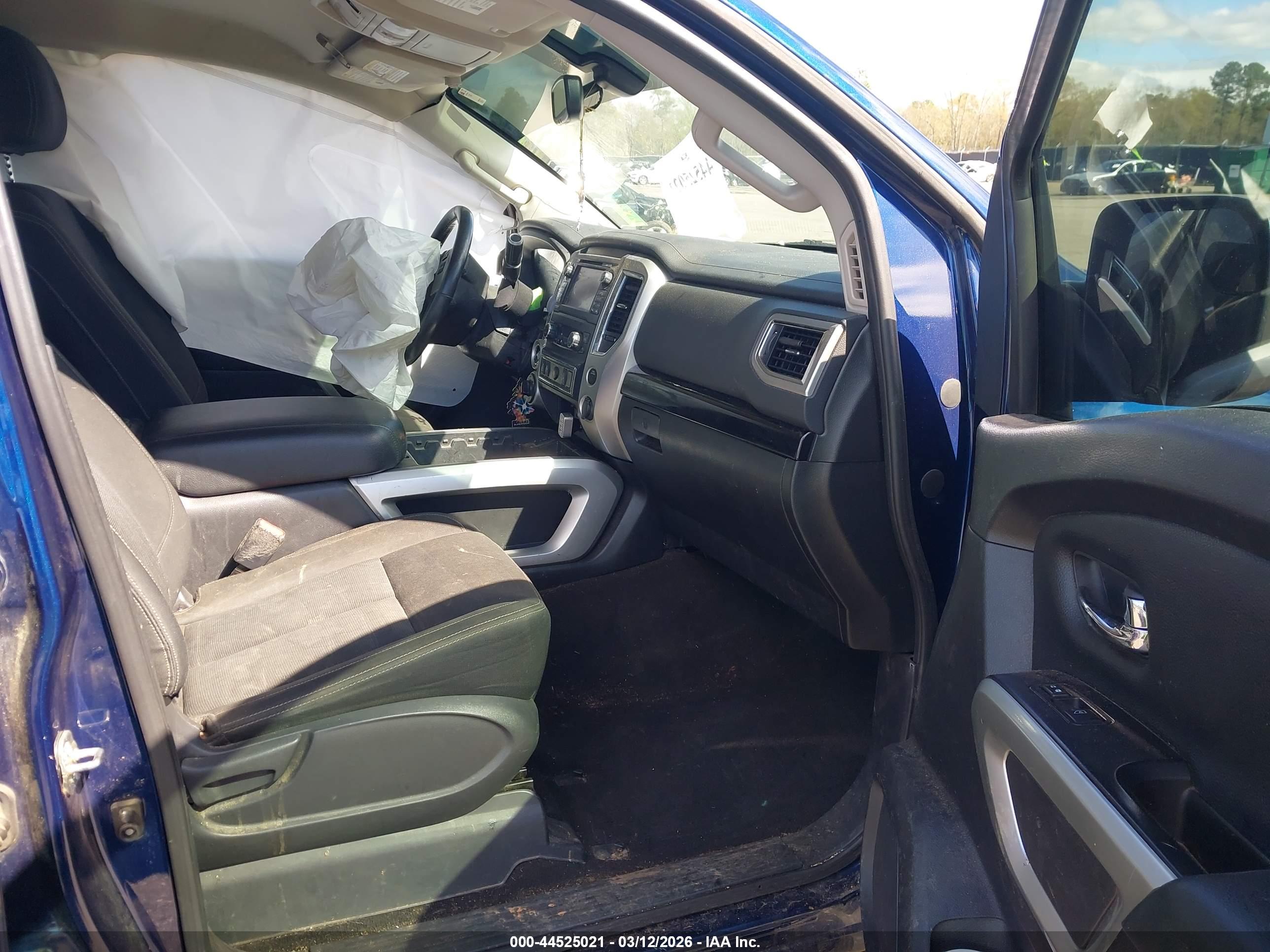 NISSAN TITAN image 5