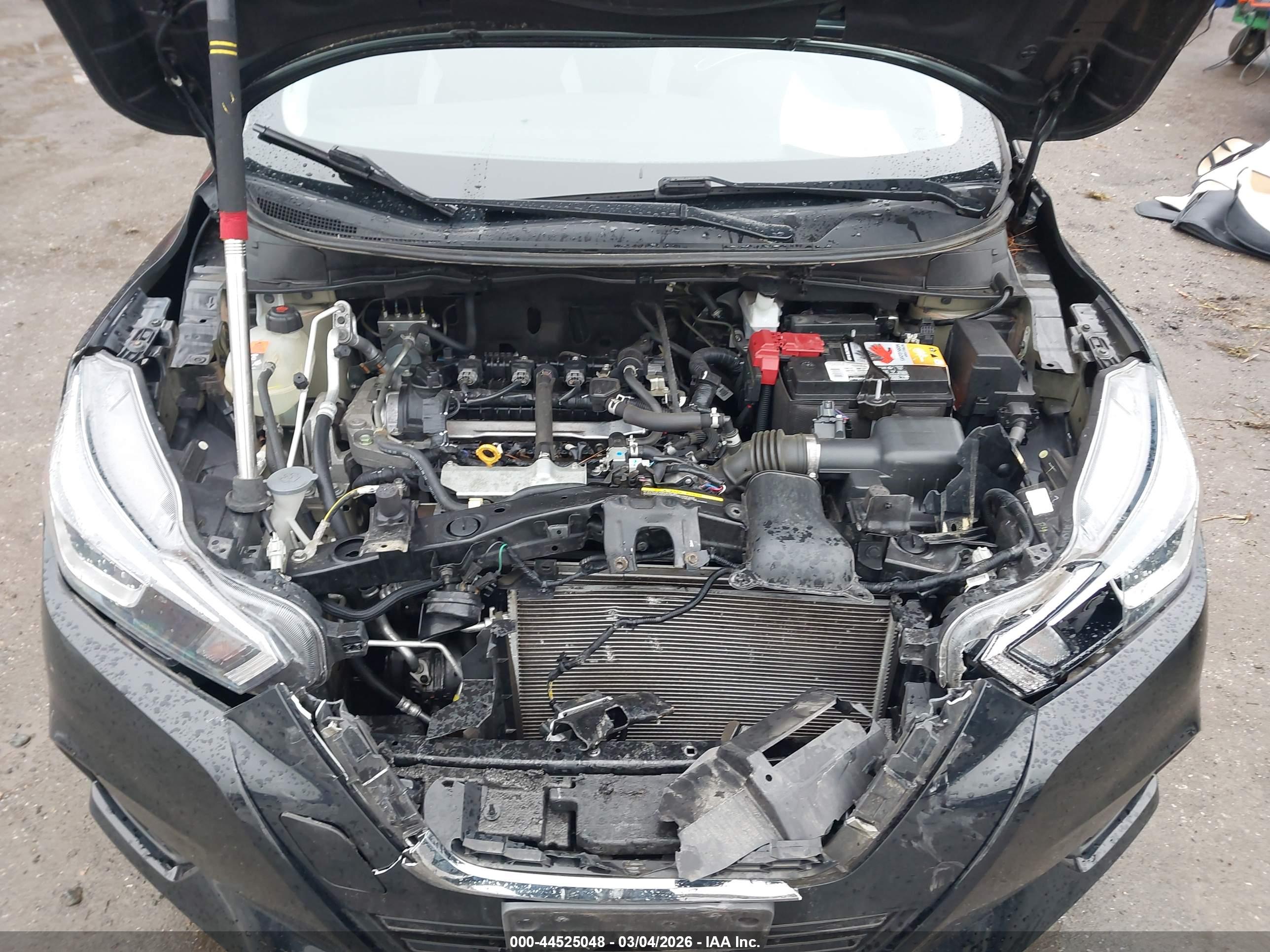 NISSAN VERSA image 10