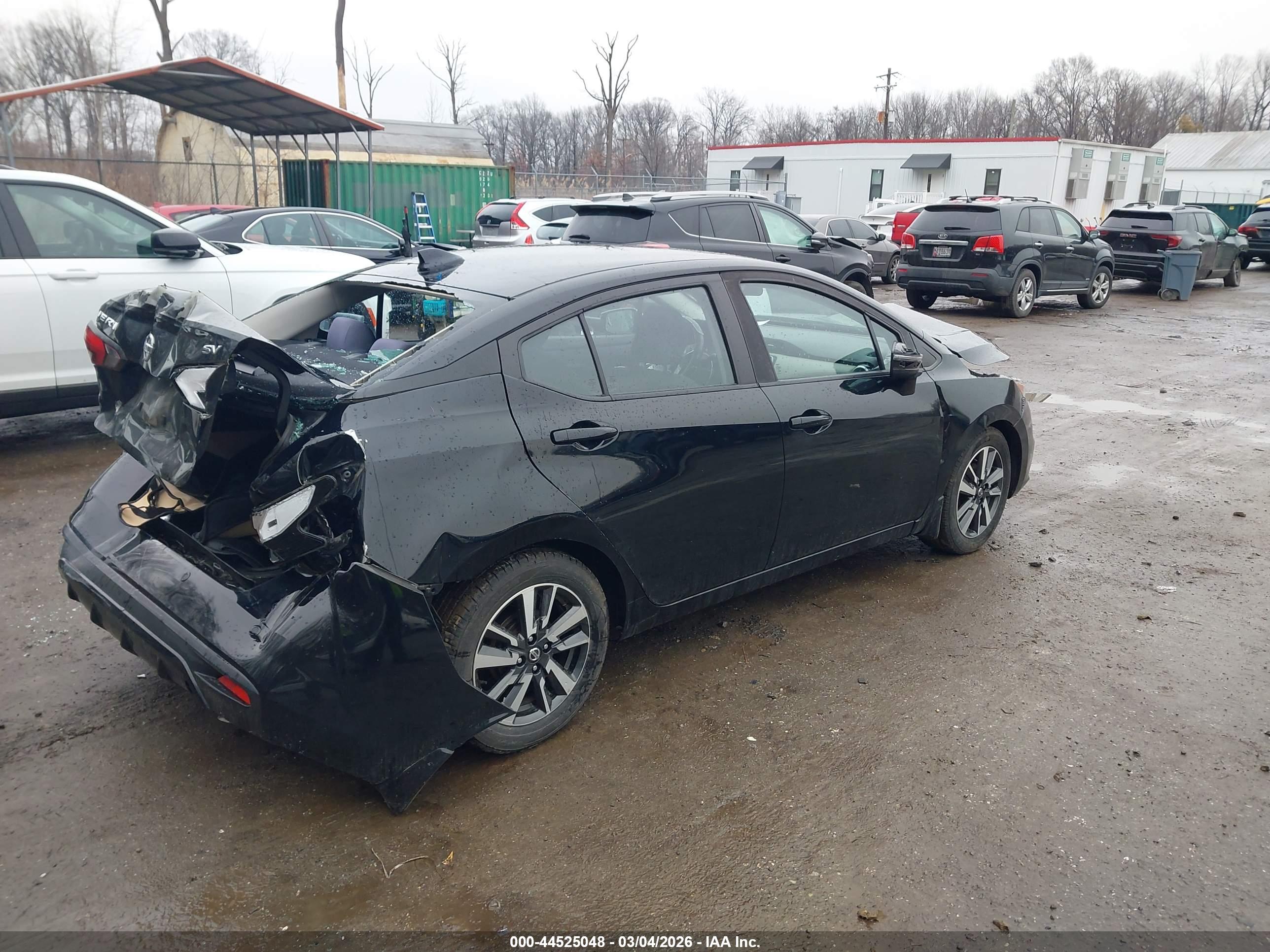 NISSAN VERSA image 4