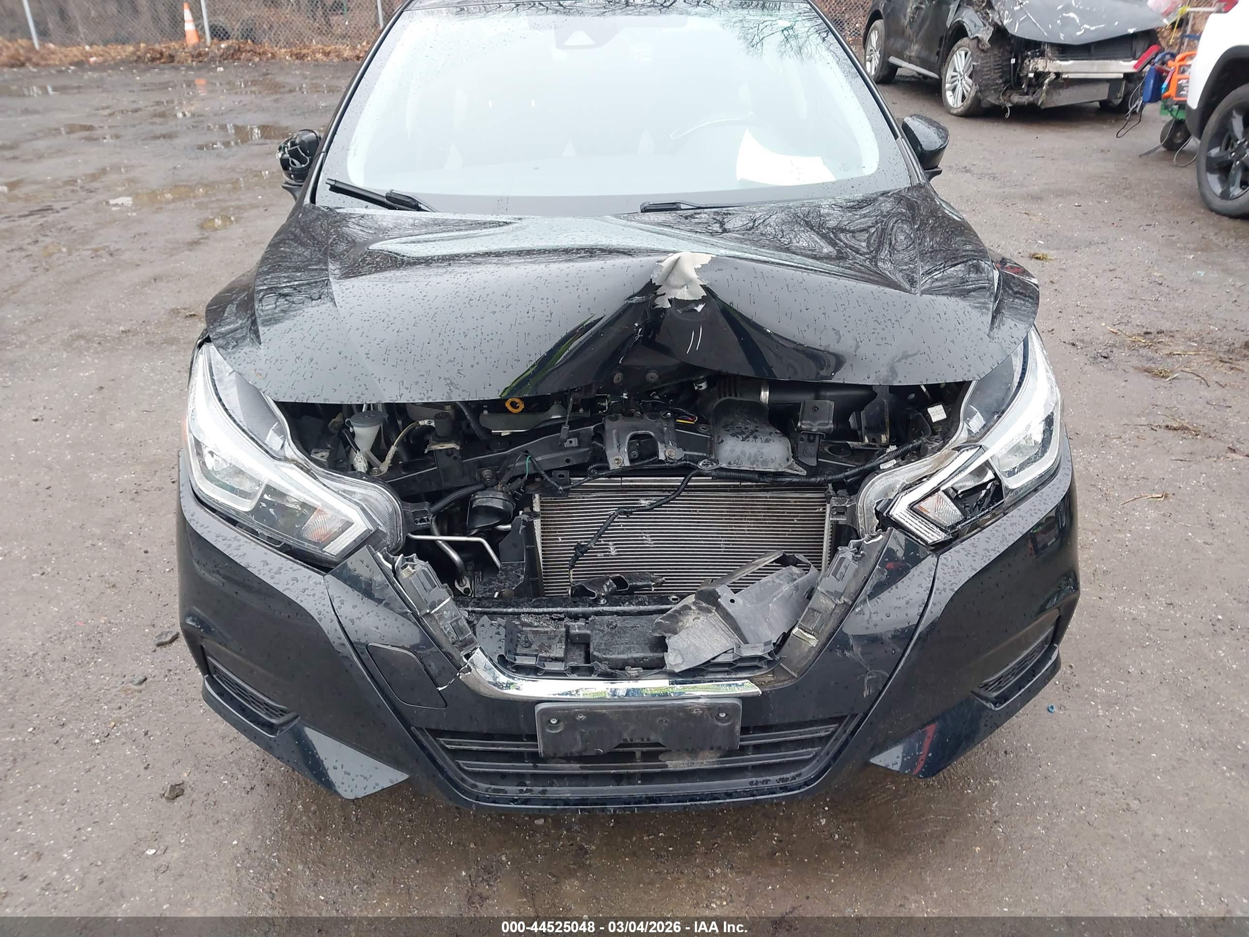 NISSAN VERSA image 6