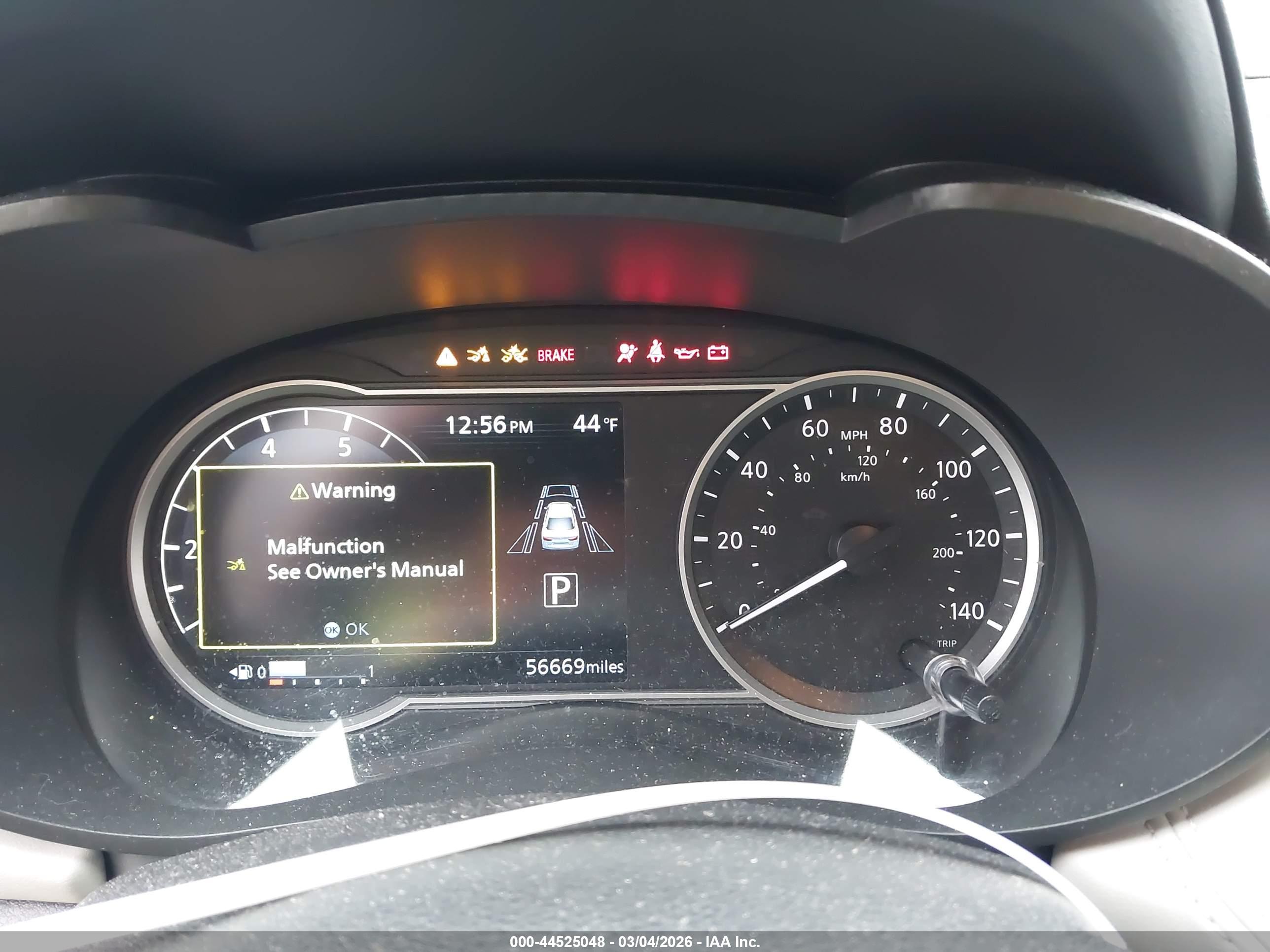 NISSAN VERSA image 7