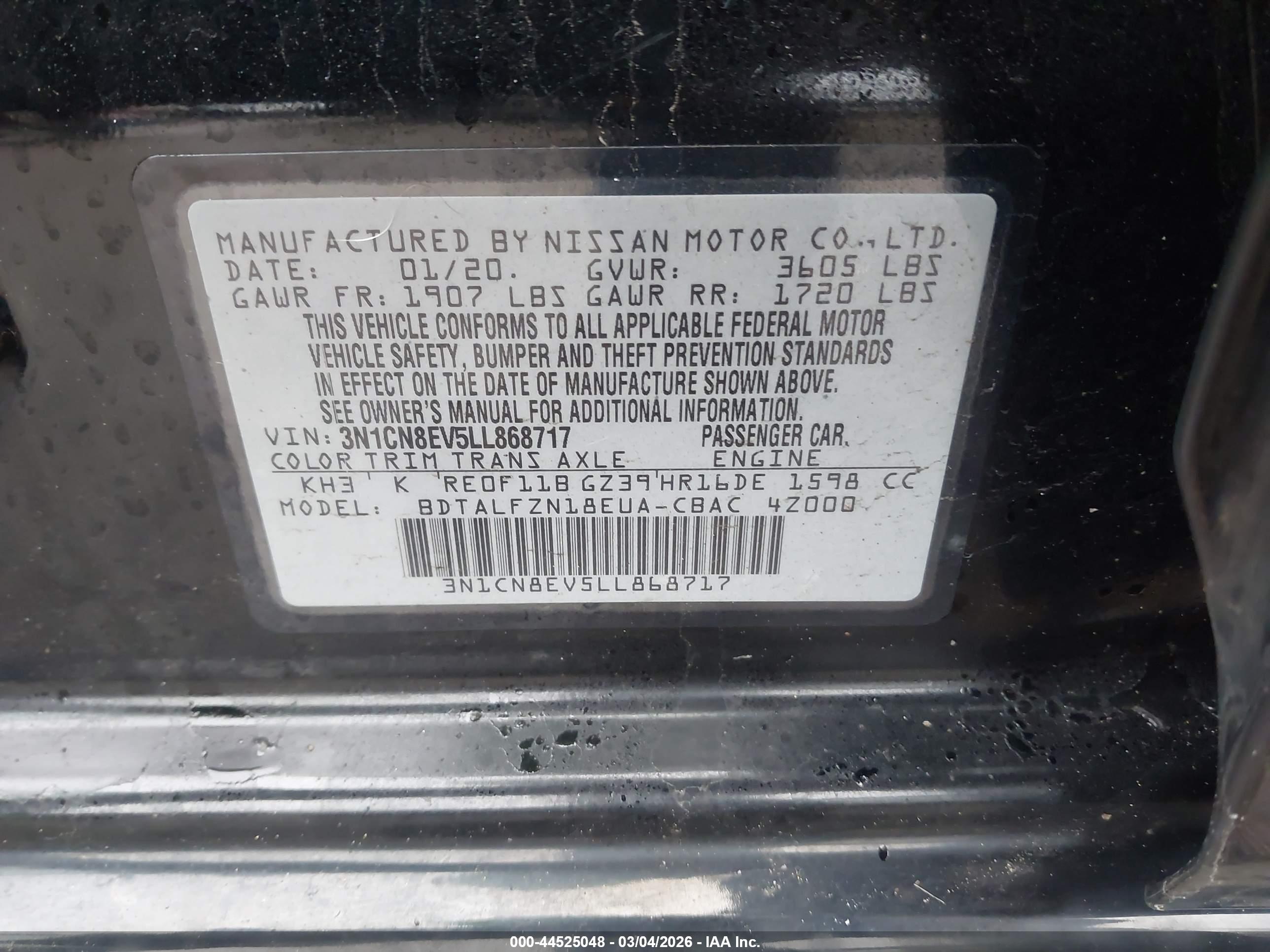 NISSAN VERSA image 9