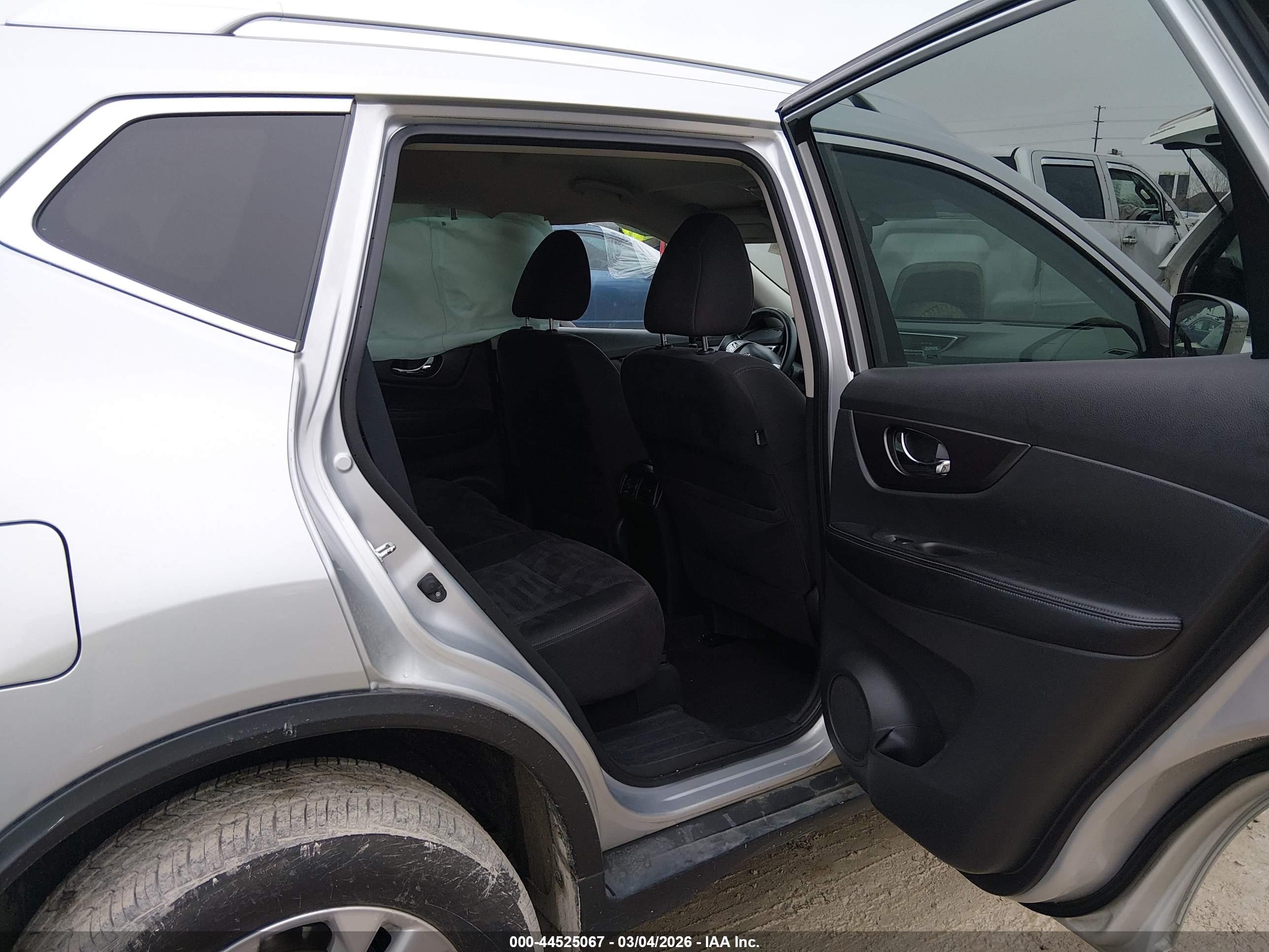 NISSAN ROGUE image 8