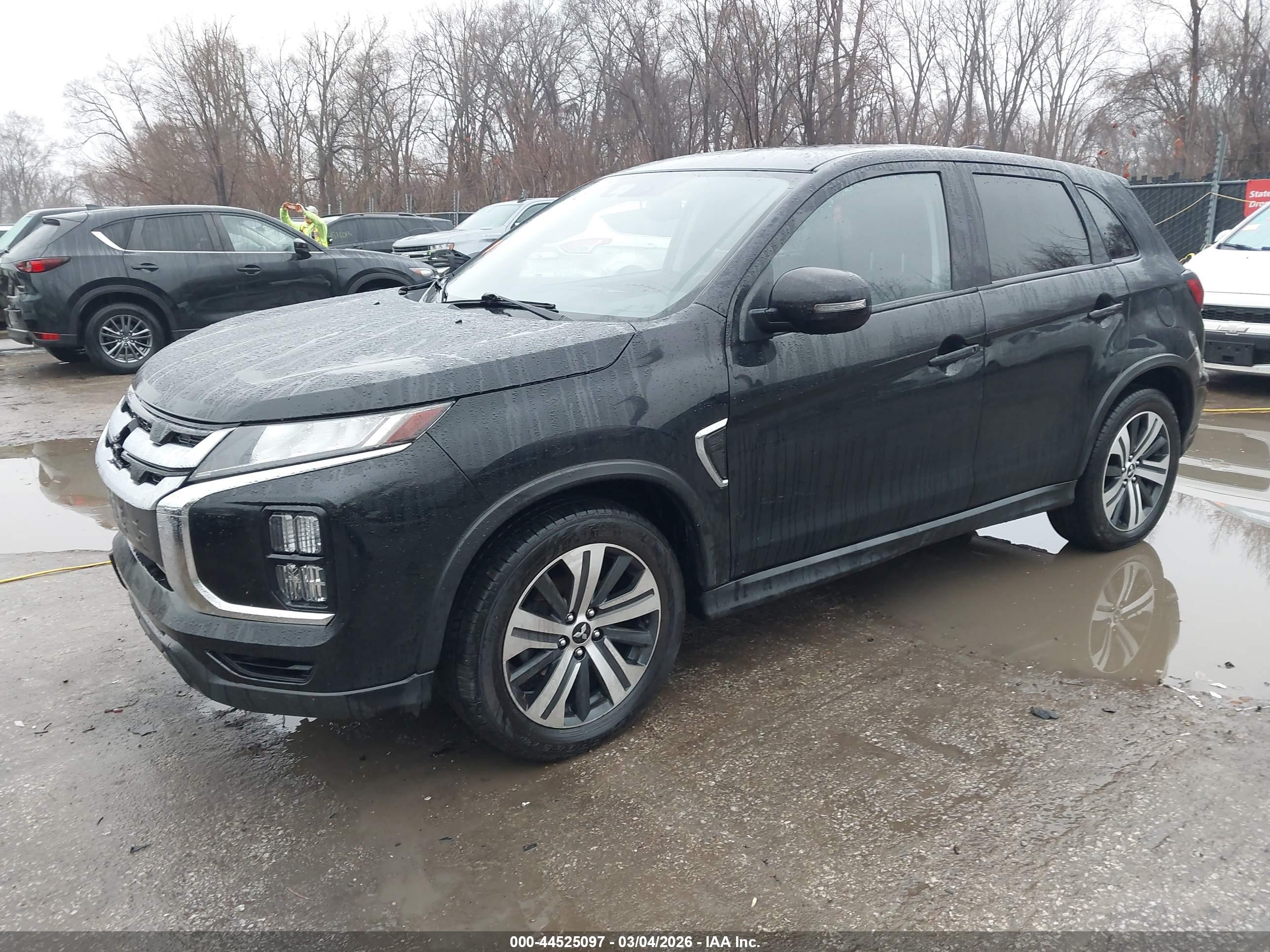 MITSUBISHI OUTLANDER image 2