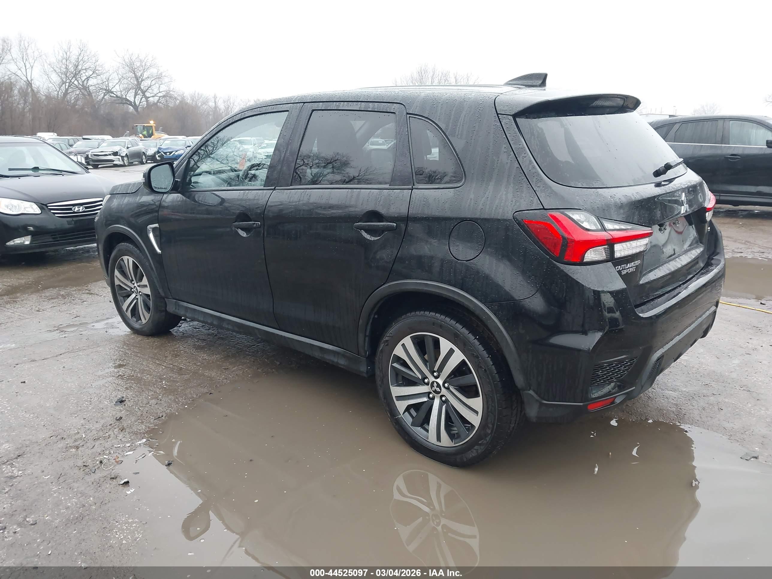 MITSUBISHI OUTLANDER image 3