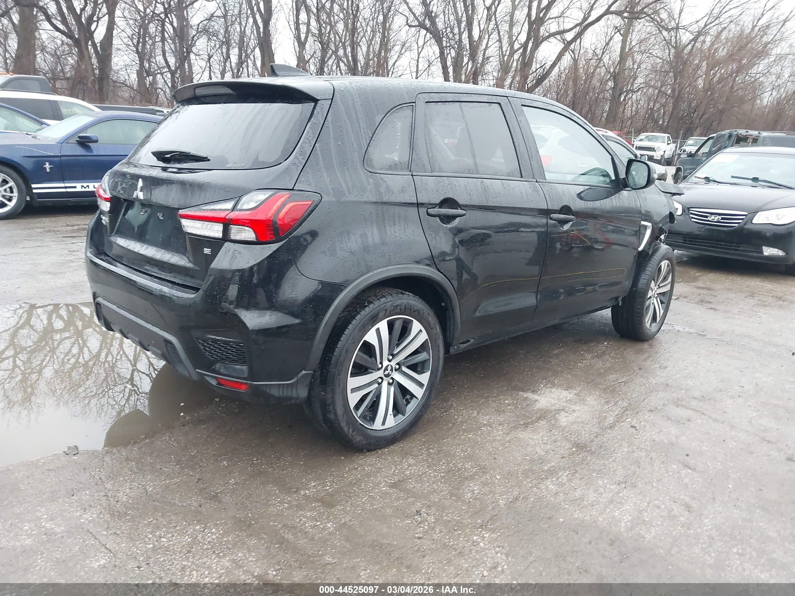 MITSUBISHI OUTLANDER image 4