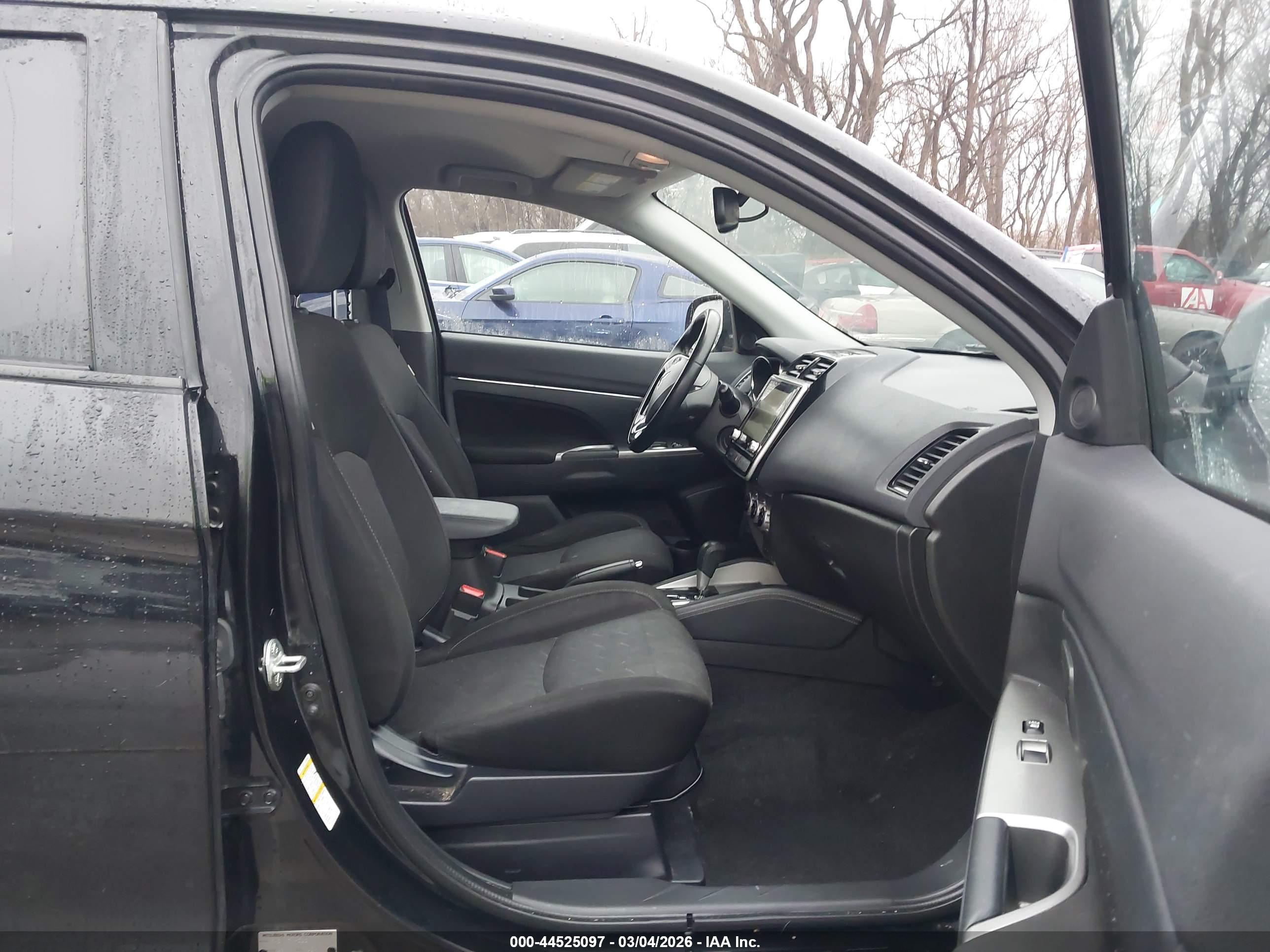 MITSUBISHI OUTLANDER image 5