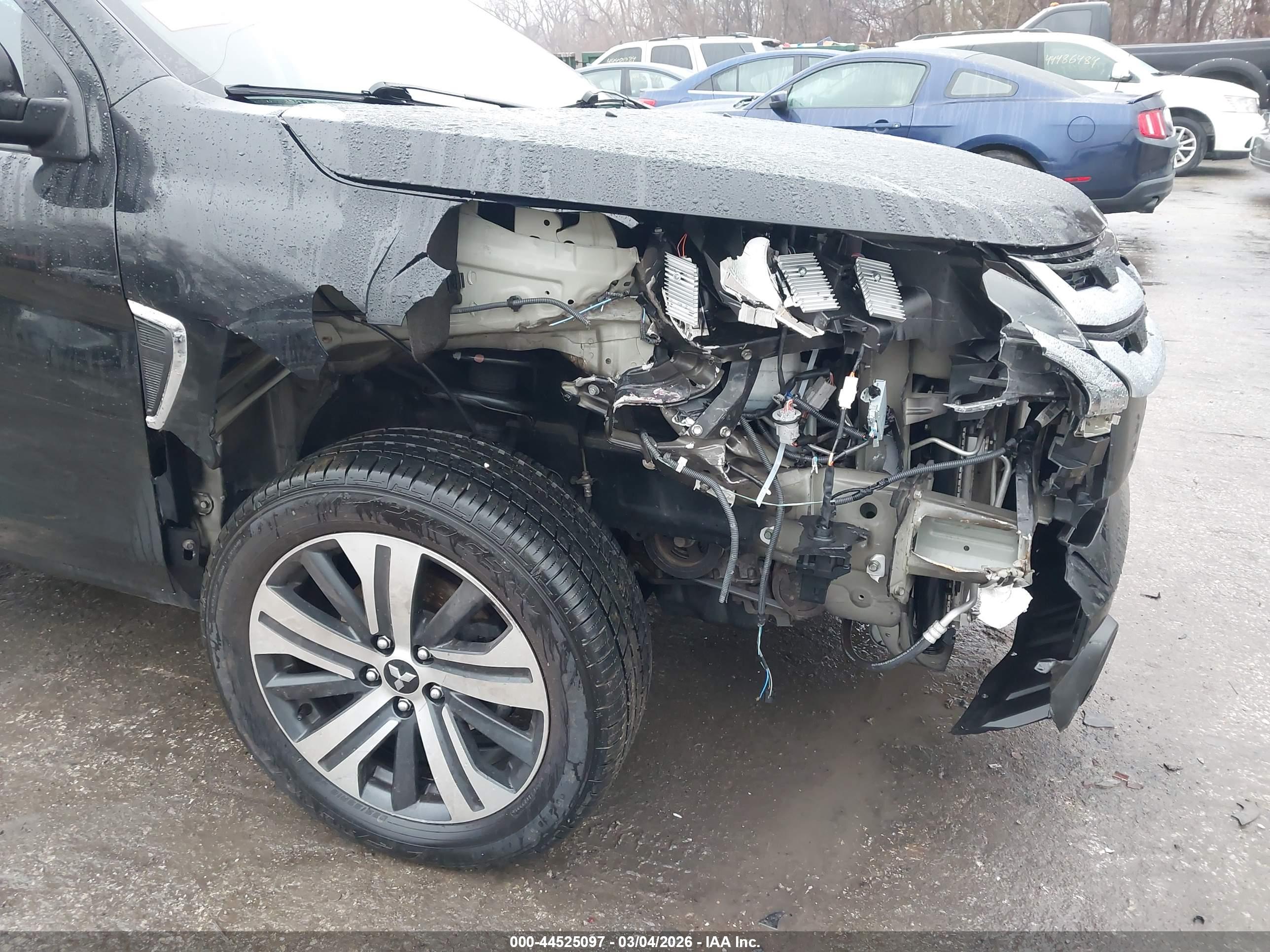 MITSUBISHI OUTLANDER image 6