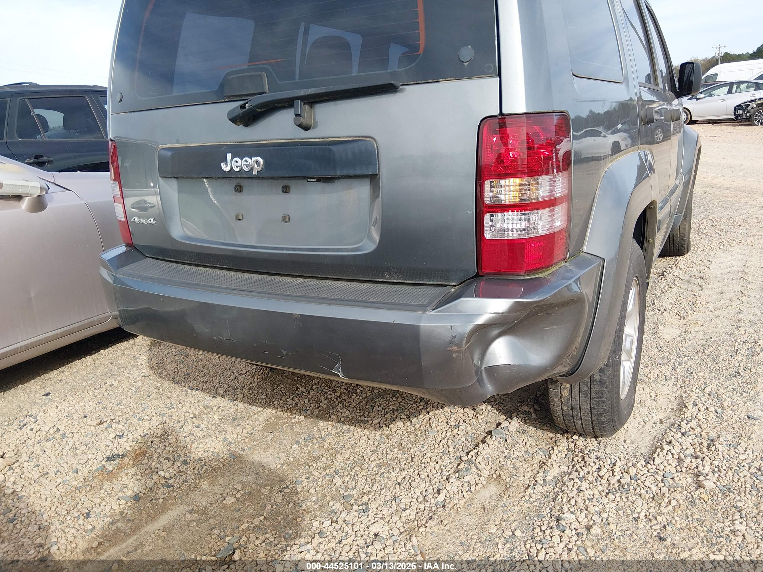 JEEP LIBERTY image 6