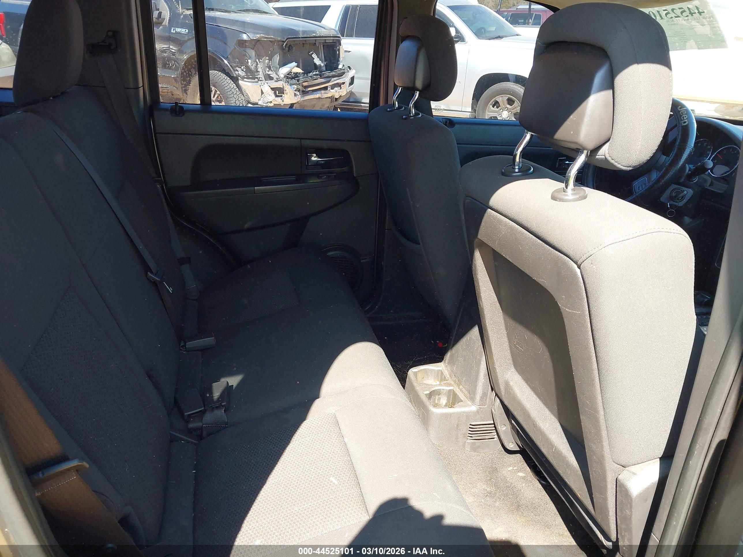 JEEP LIBERTY image 8