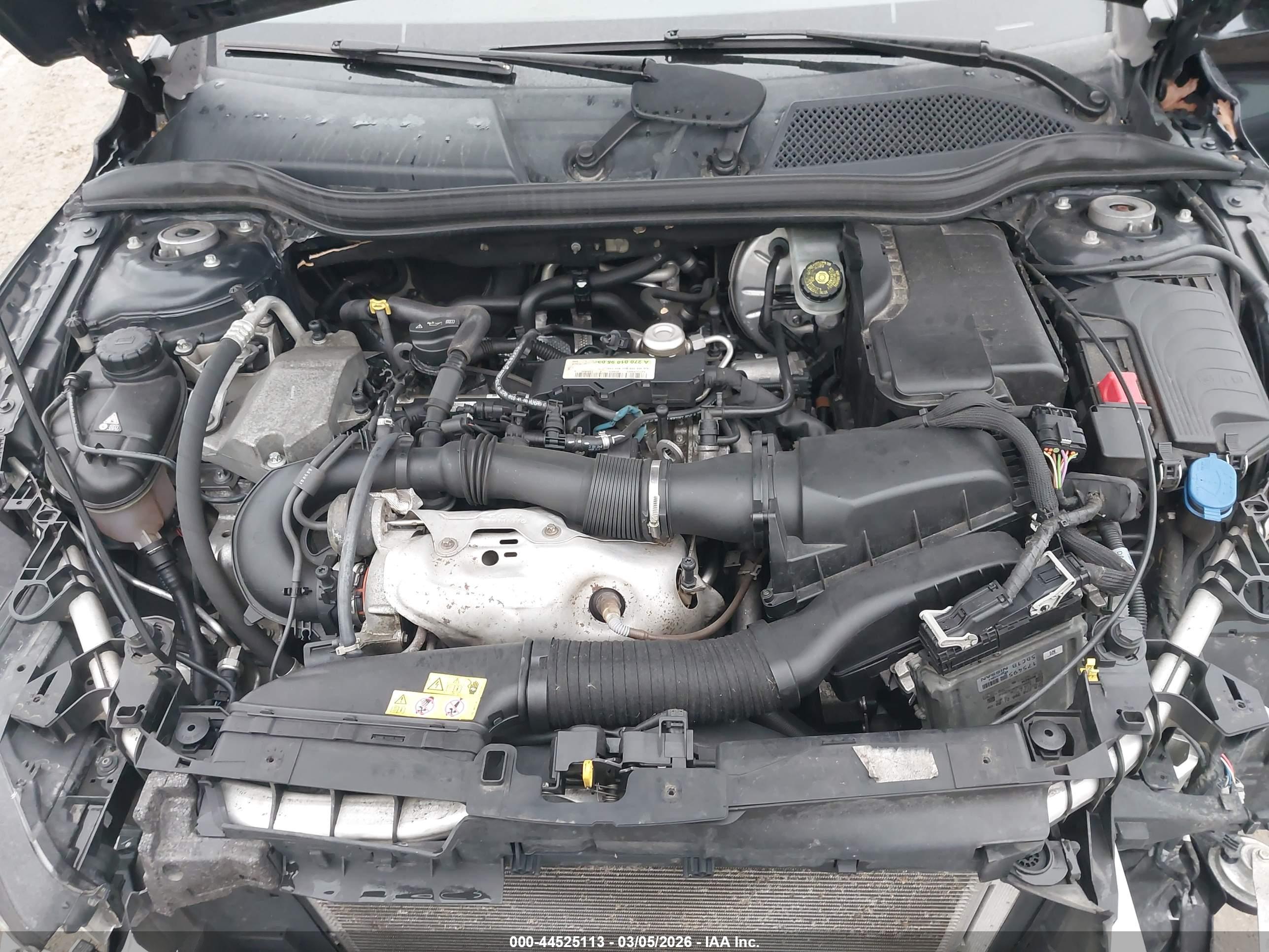 INFINITI QX30 image 10