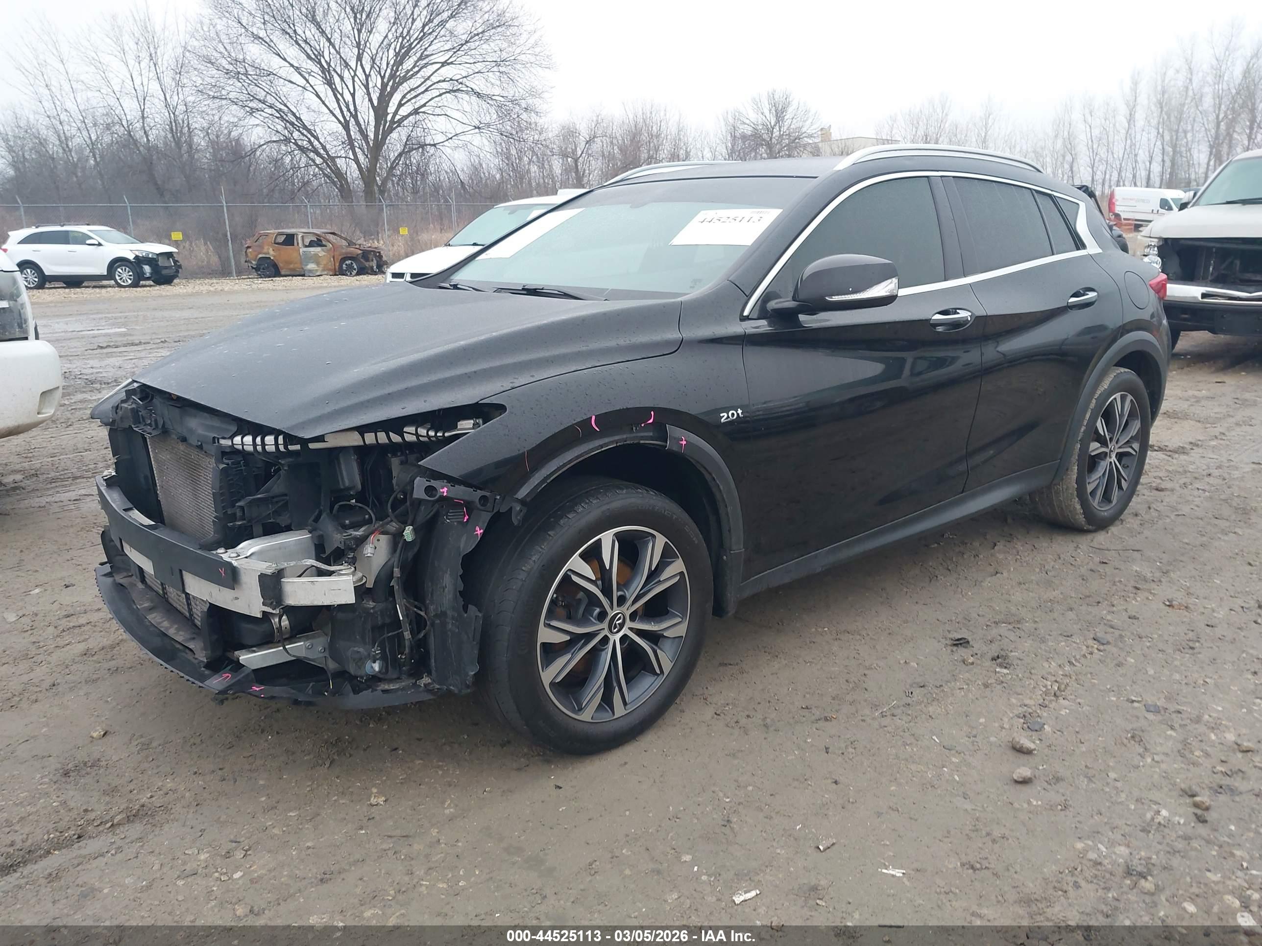 INFINITI QX30 image 2