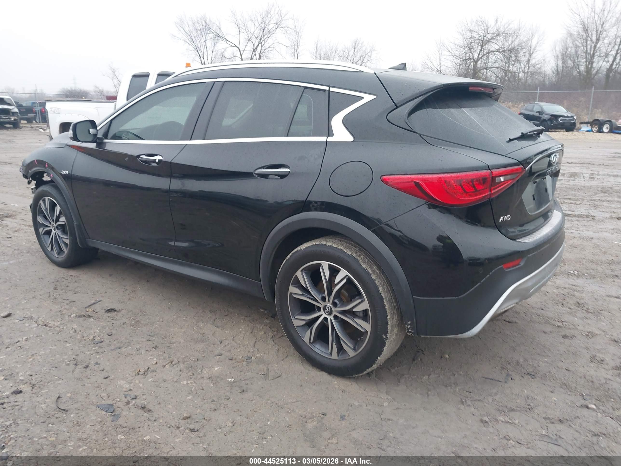 INFINITI QX30 image 3