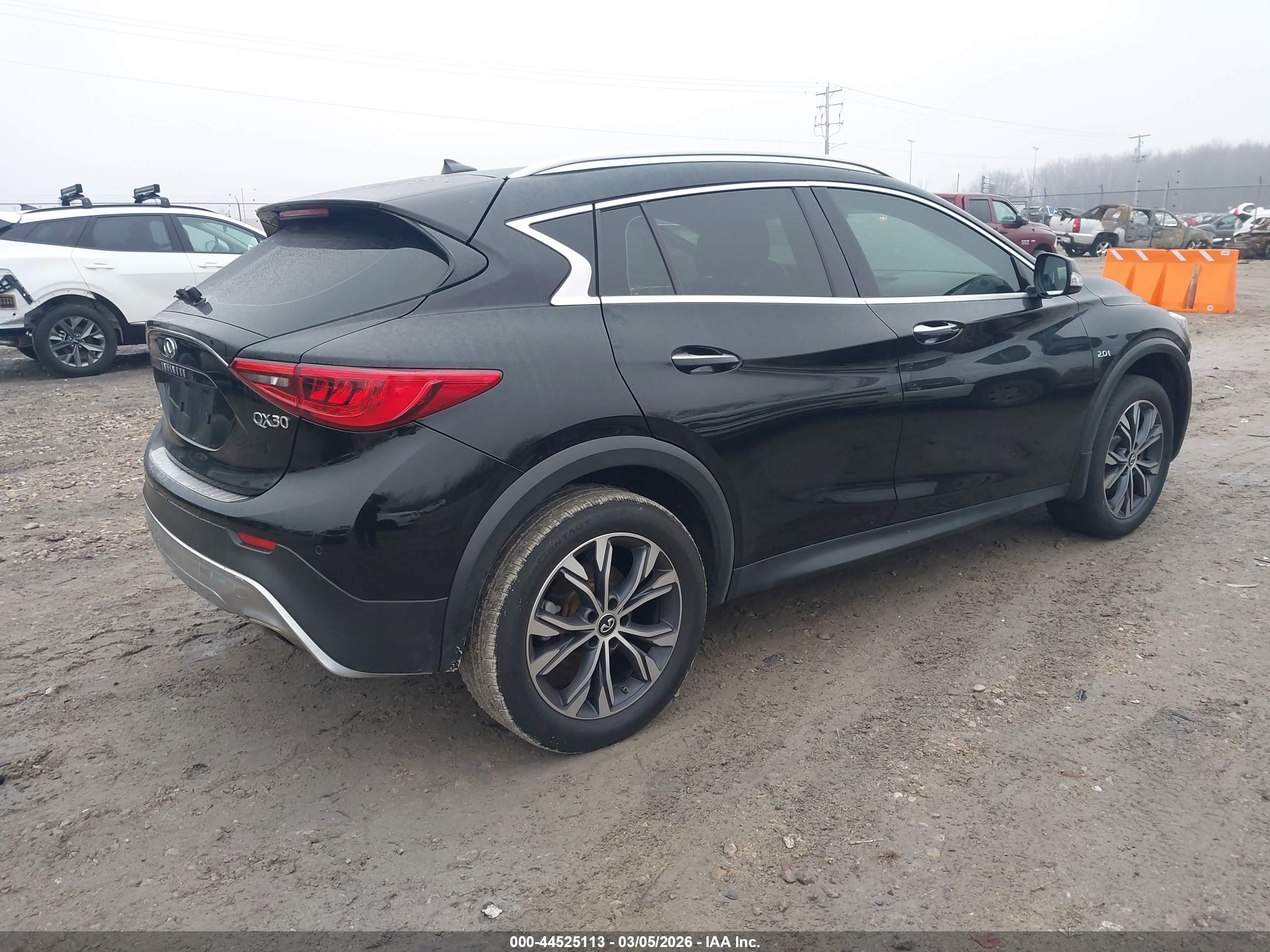 INFINITI QX30 image 4