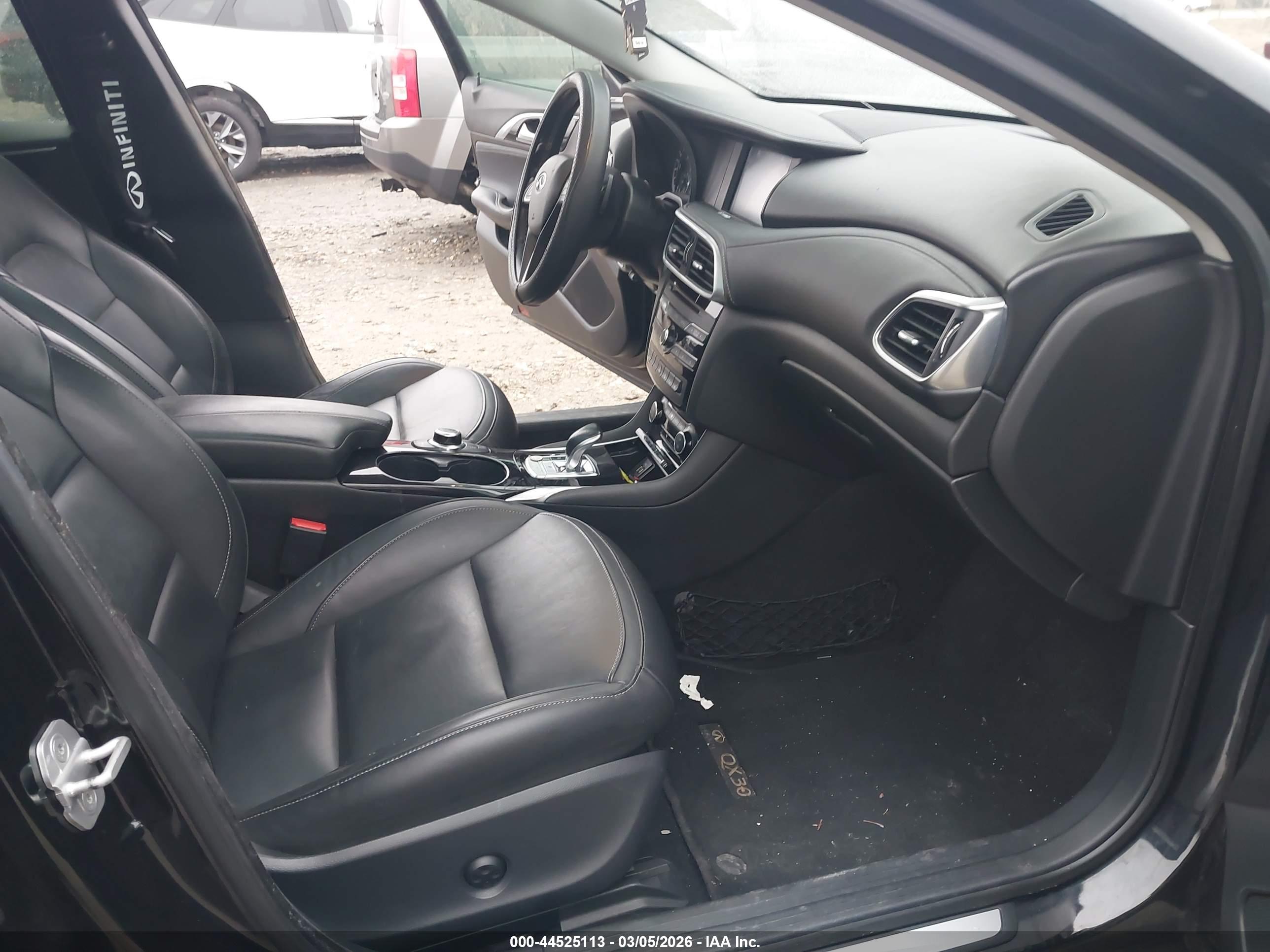 INFINITI QX30 image 5