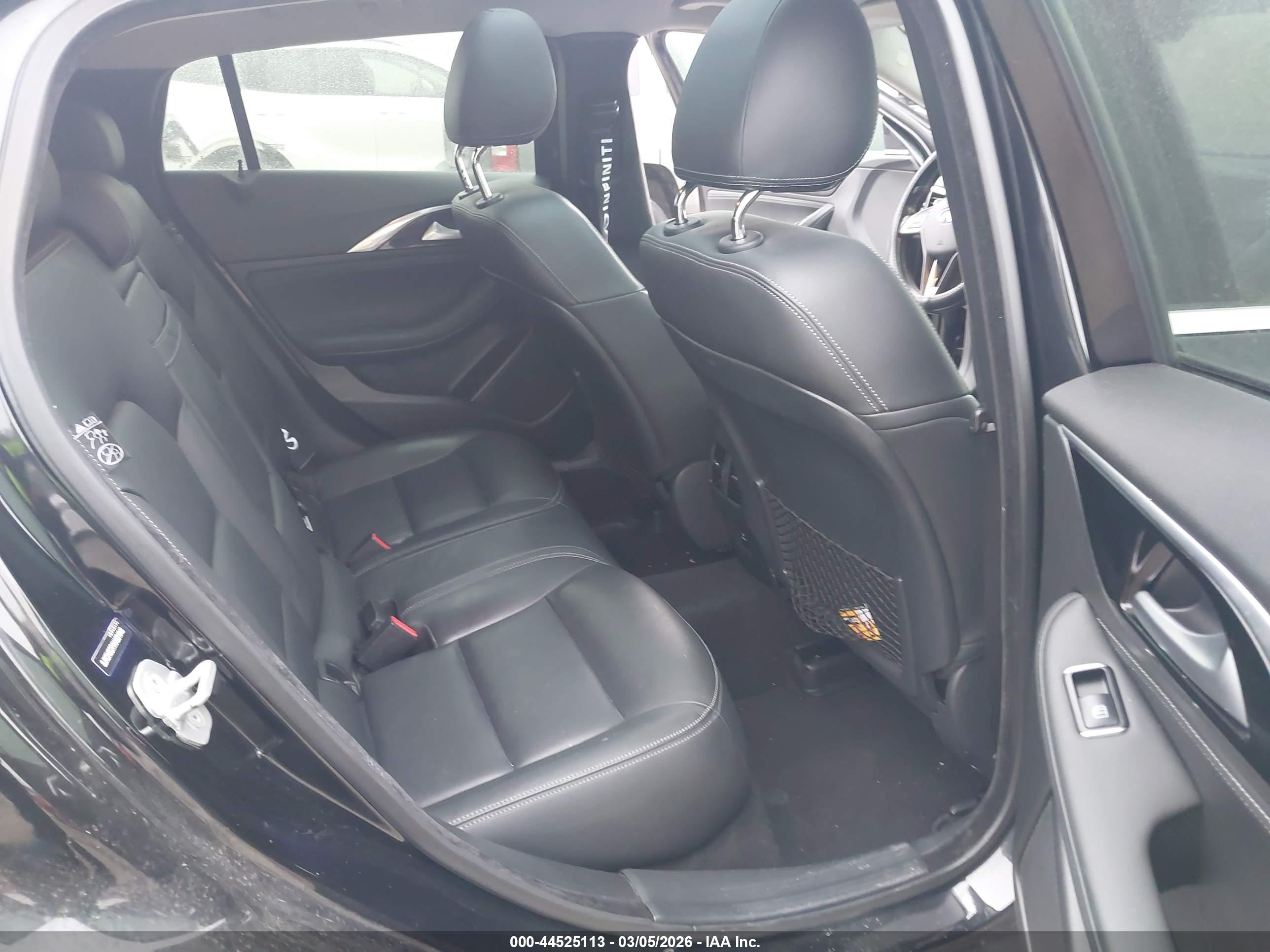 INFINITI QX30 image 8