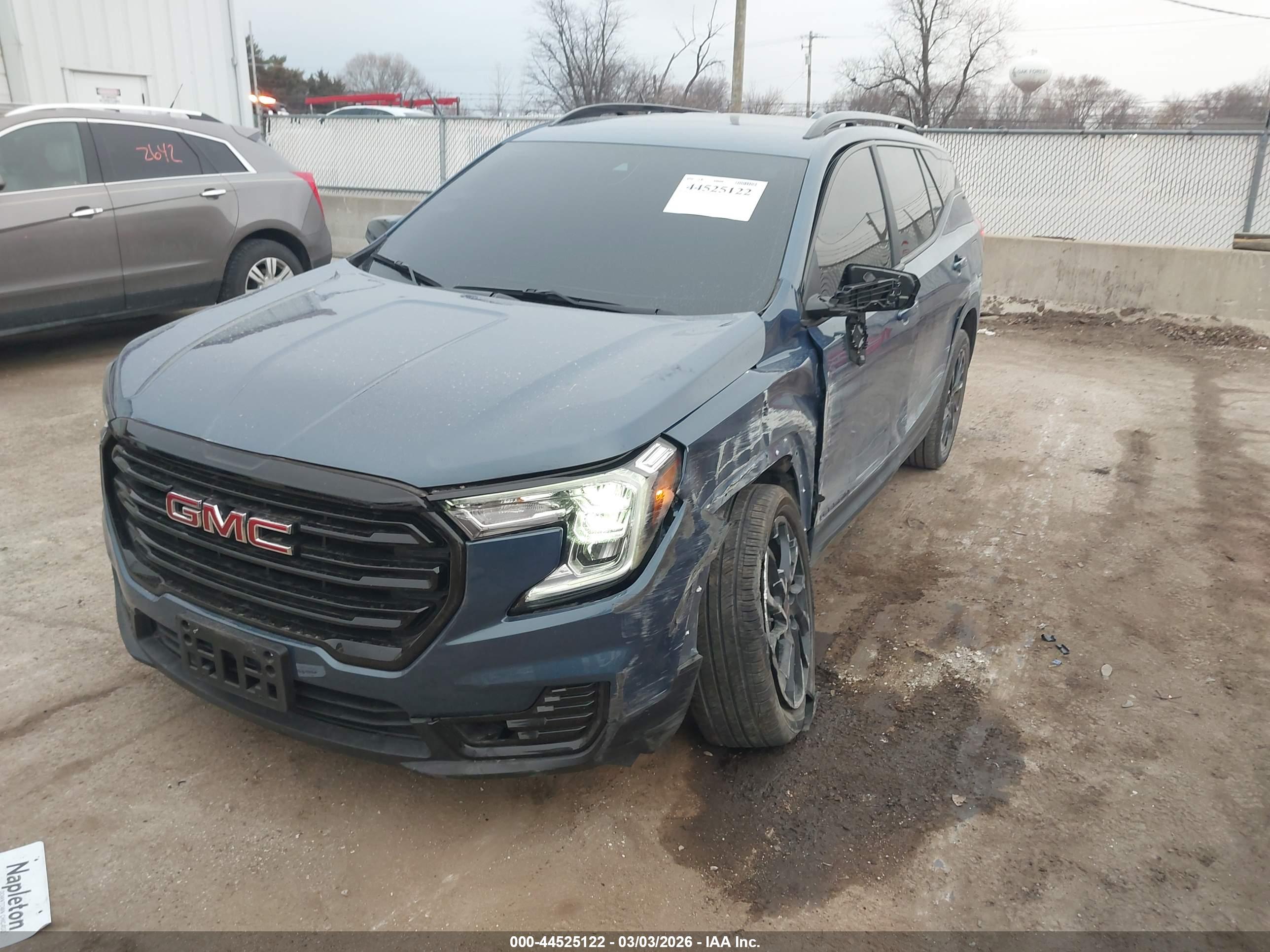 GMC TERRAIN image 2