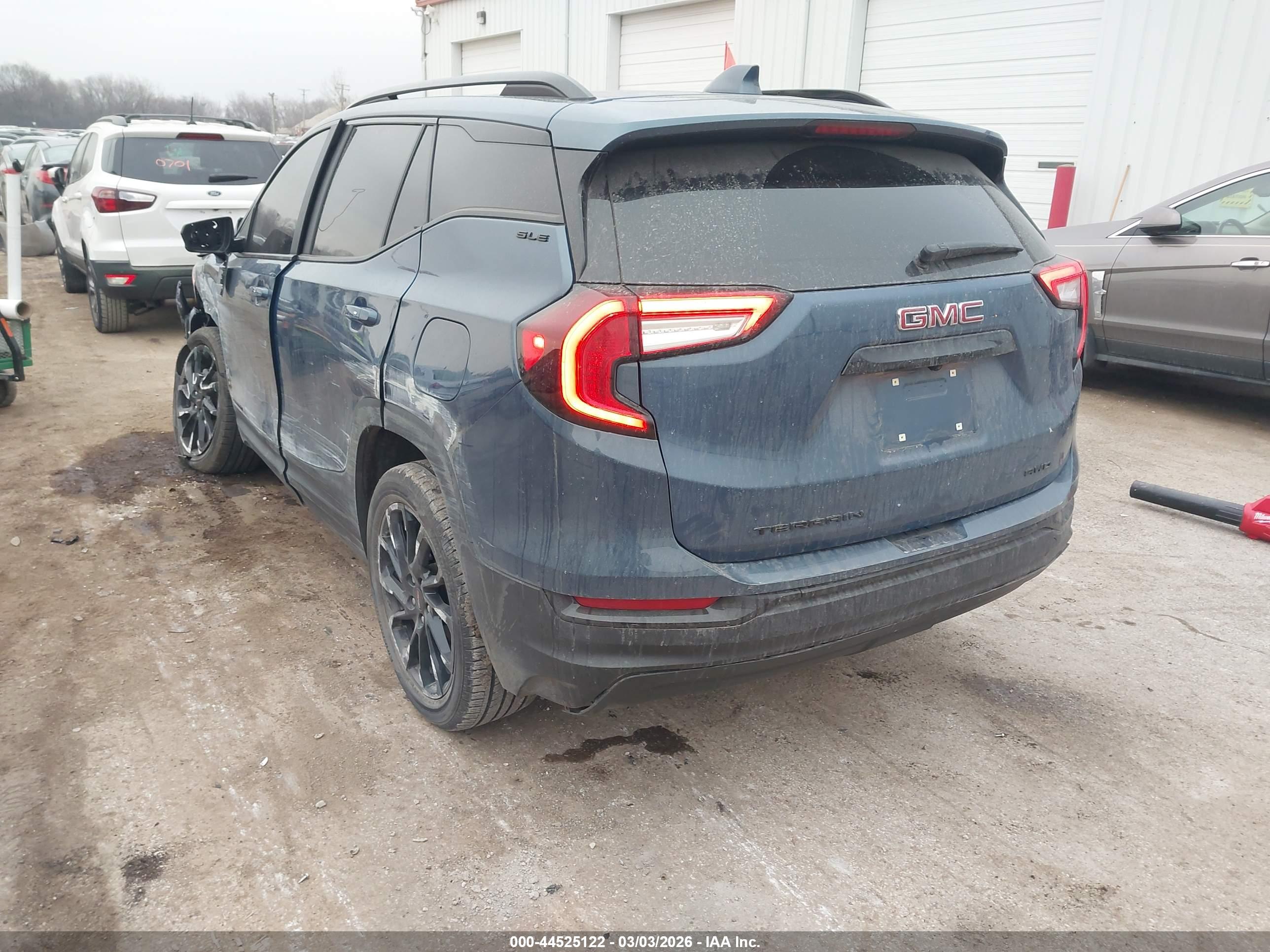 GMC TERRAIN image 3
