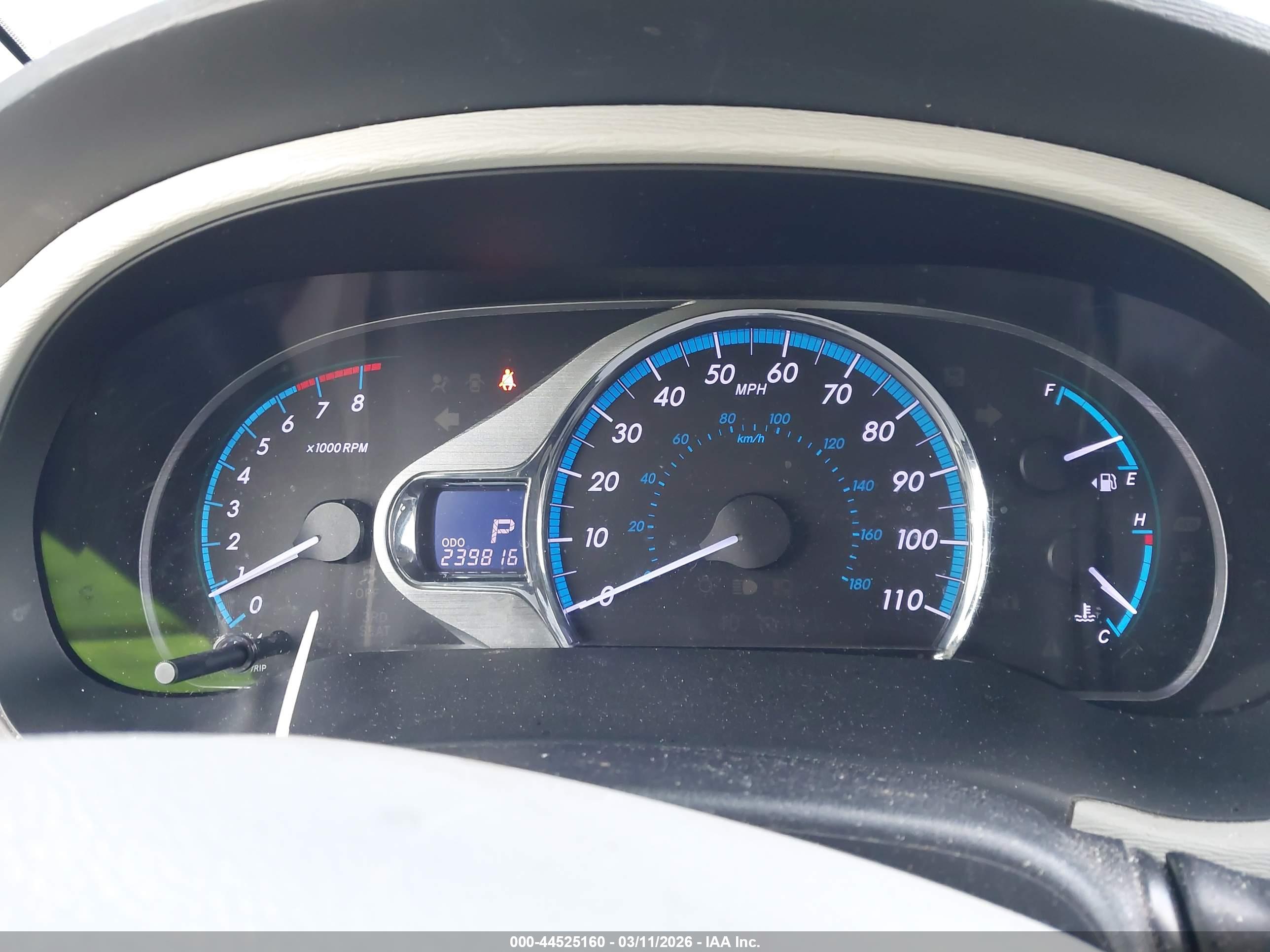 TOYOTA SIENNA image 7