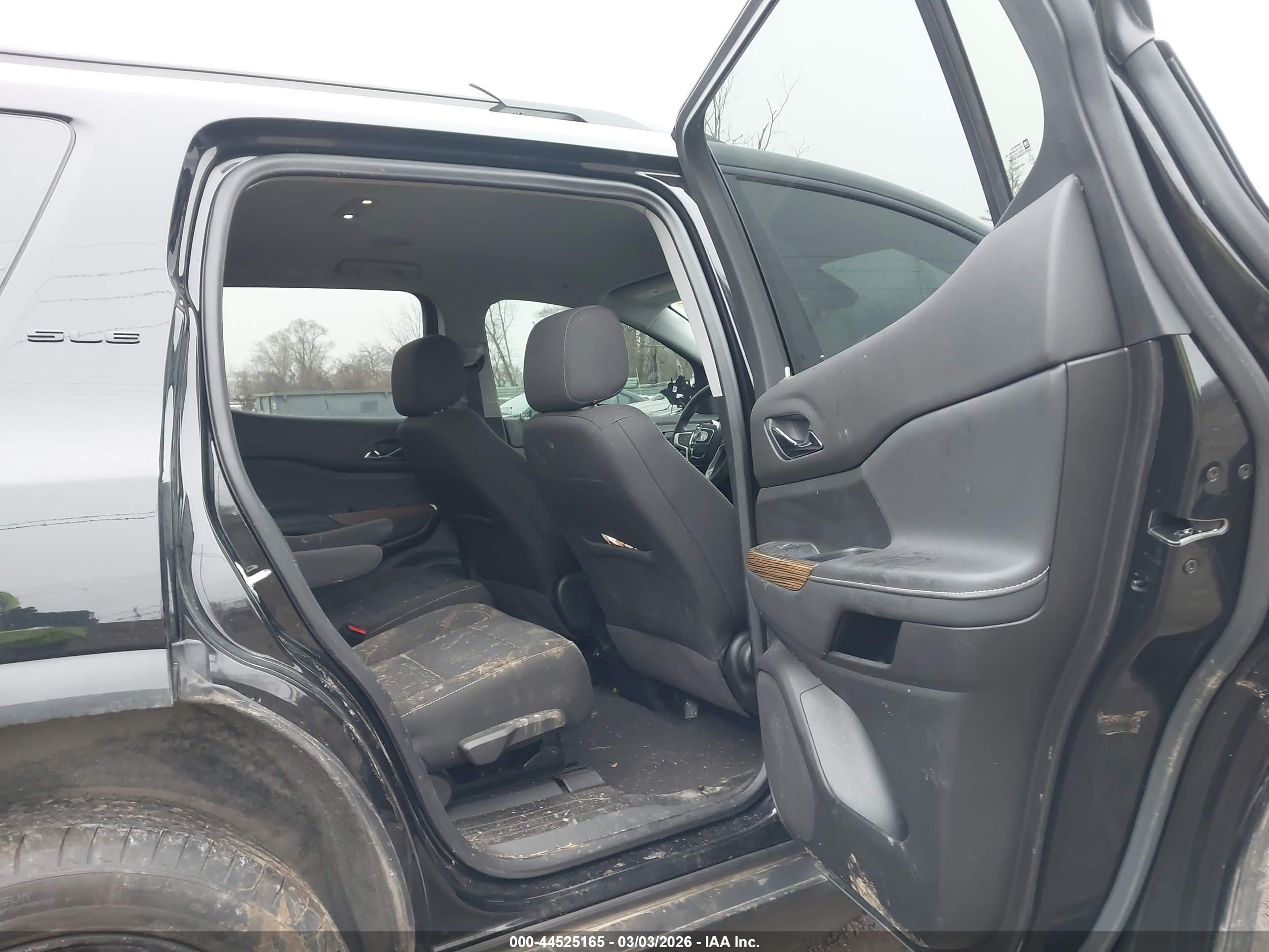 GMC ACADIA image 8