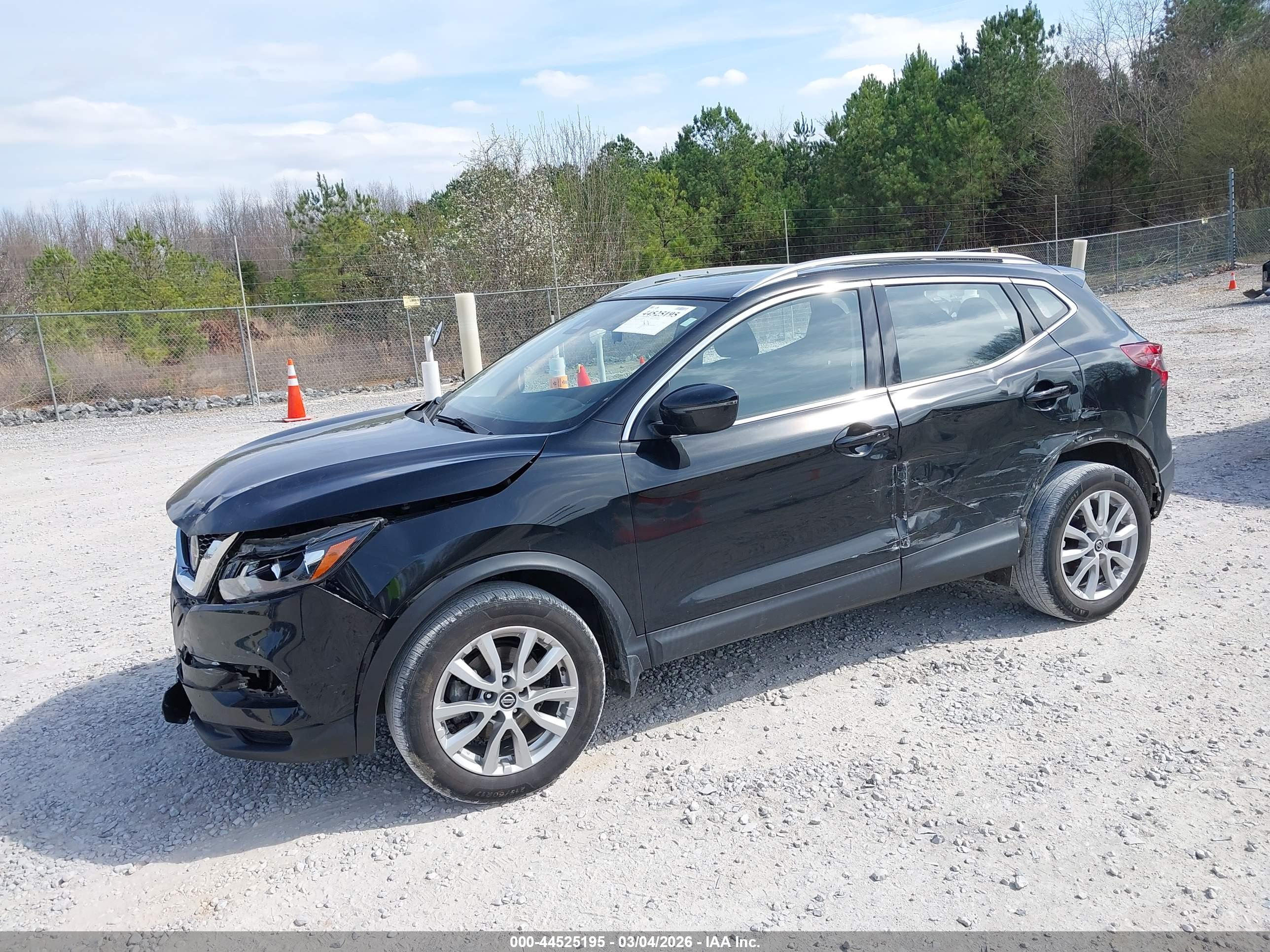 NISSAN ROGUE image 2