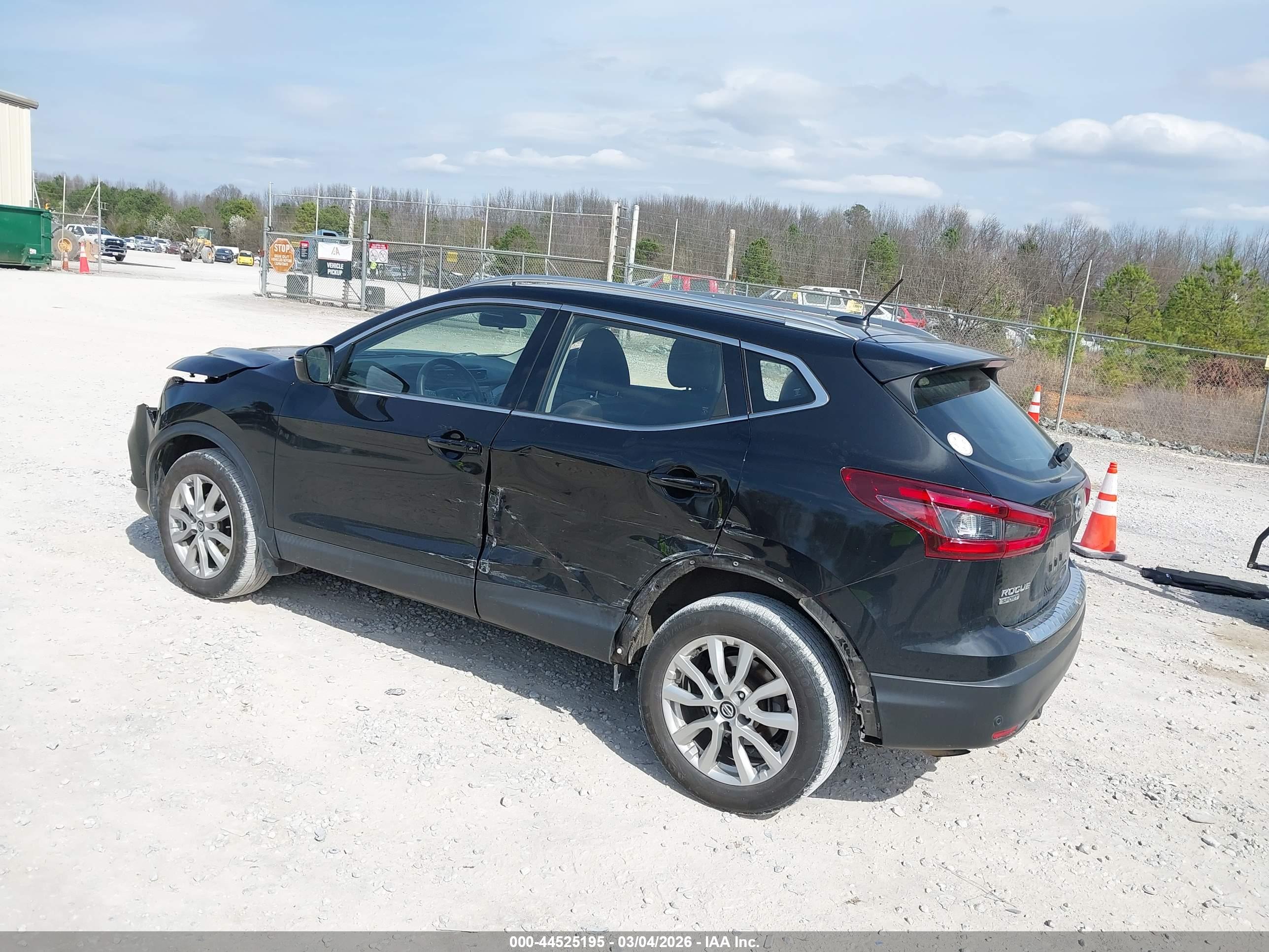 NISSAN ROGUE image 3