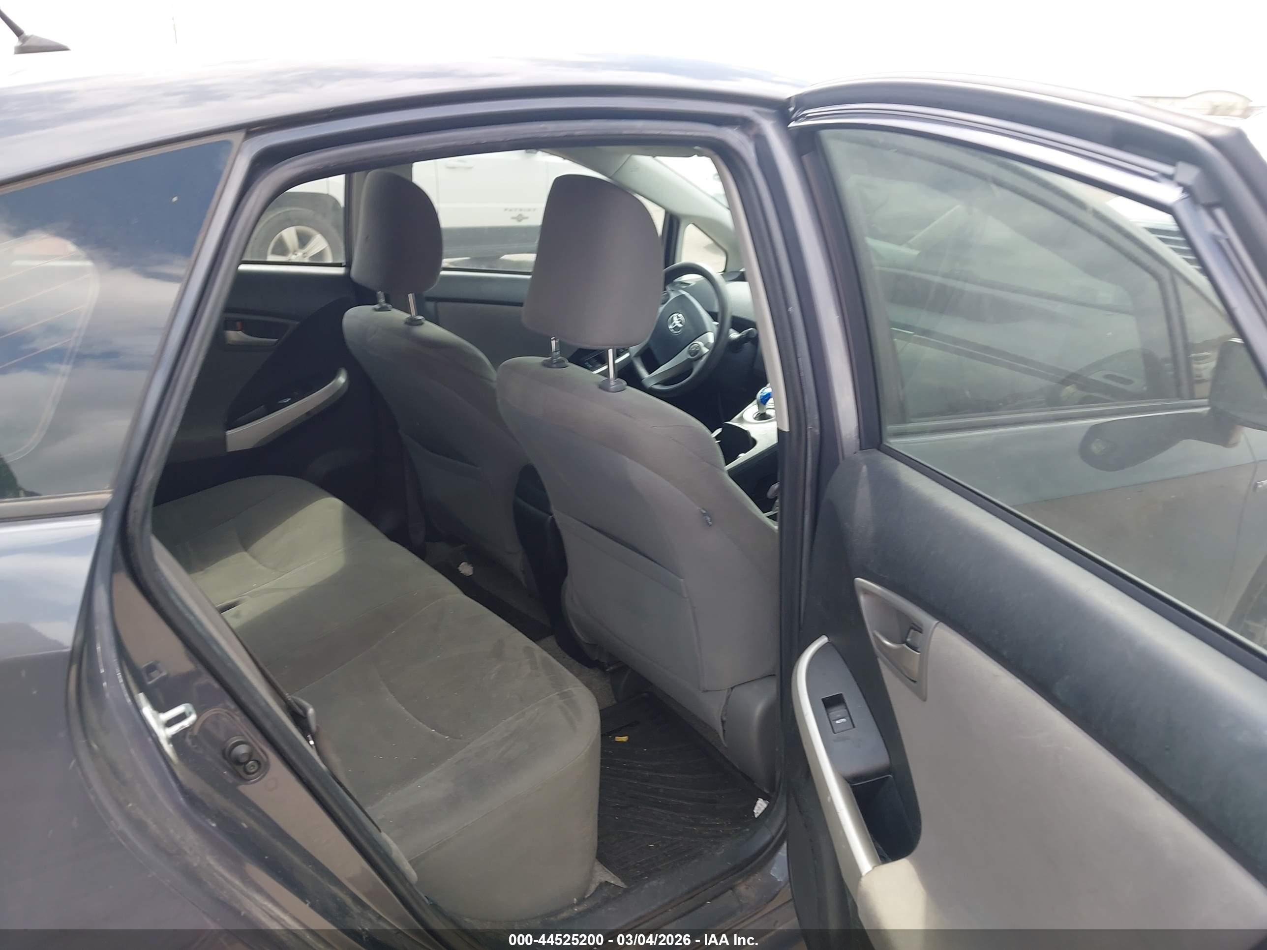 TOYOTA PRIUS image 8