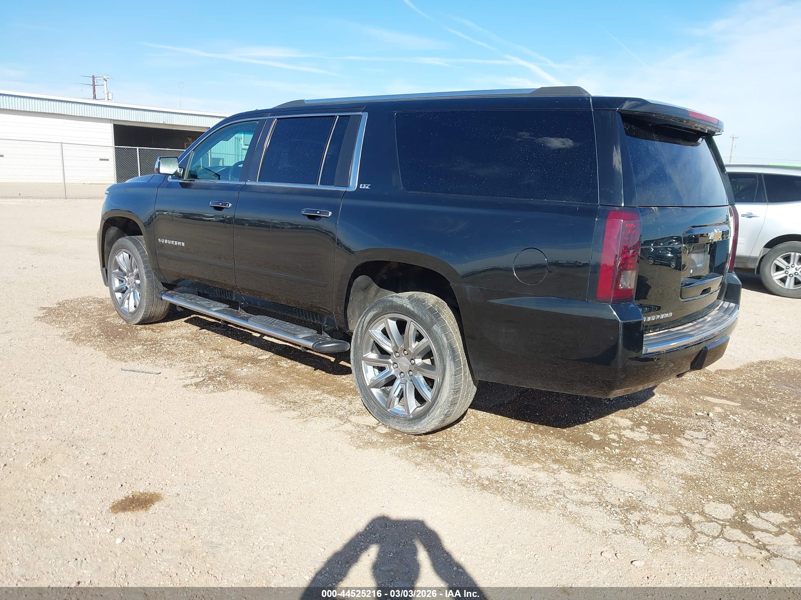 CHEVROLET SUBURBAN image 3