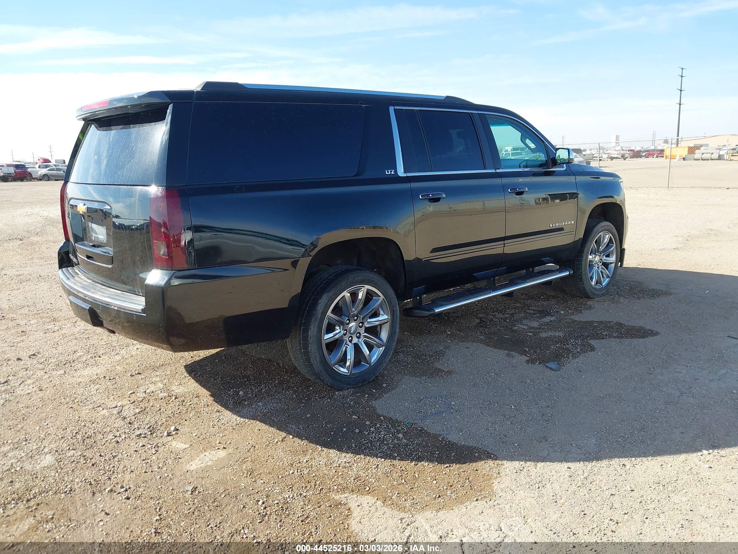 CHEVROLET SUBURBAN image 4