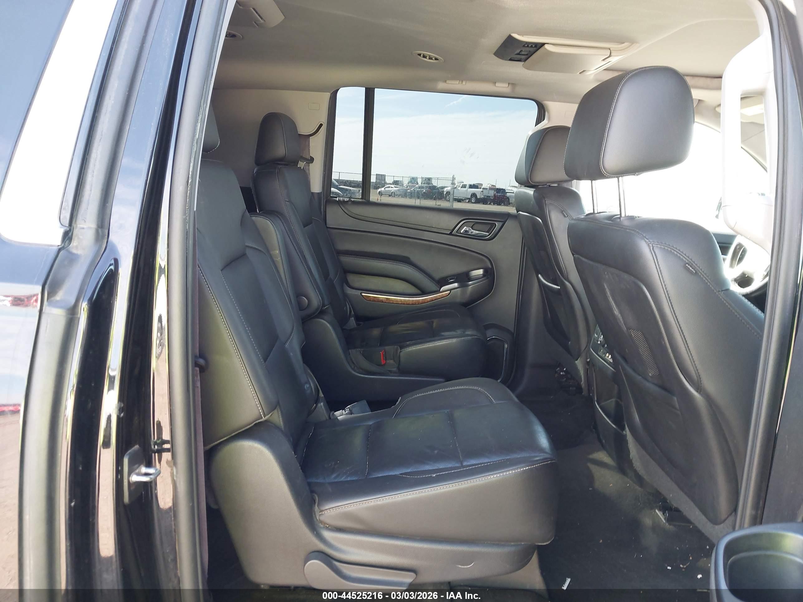 CHEVROLET SUBURBAN image 8