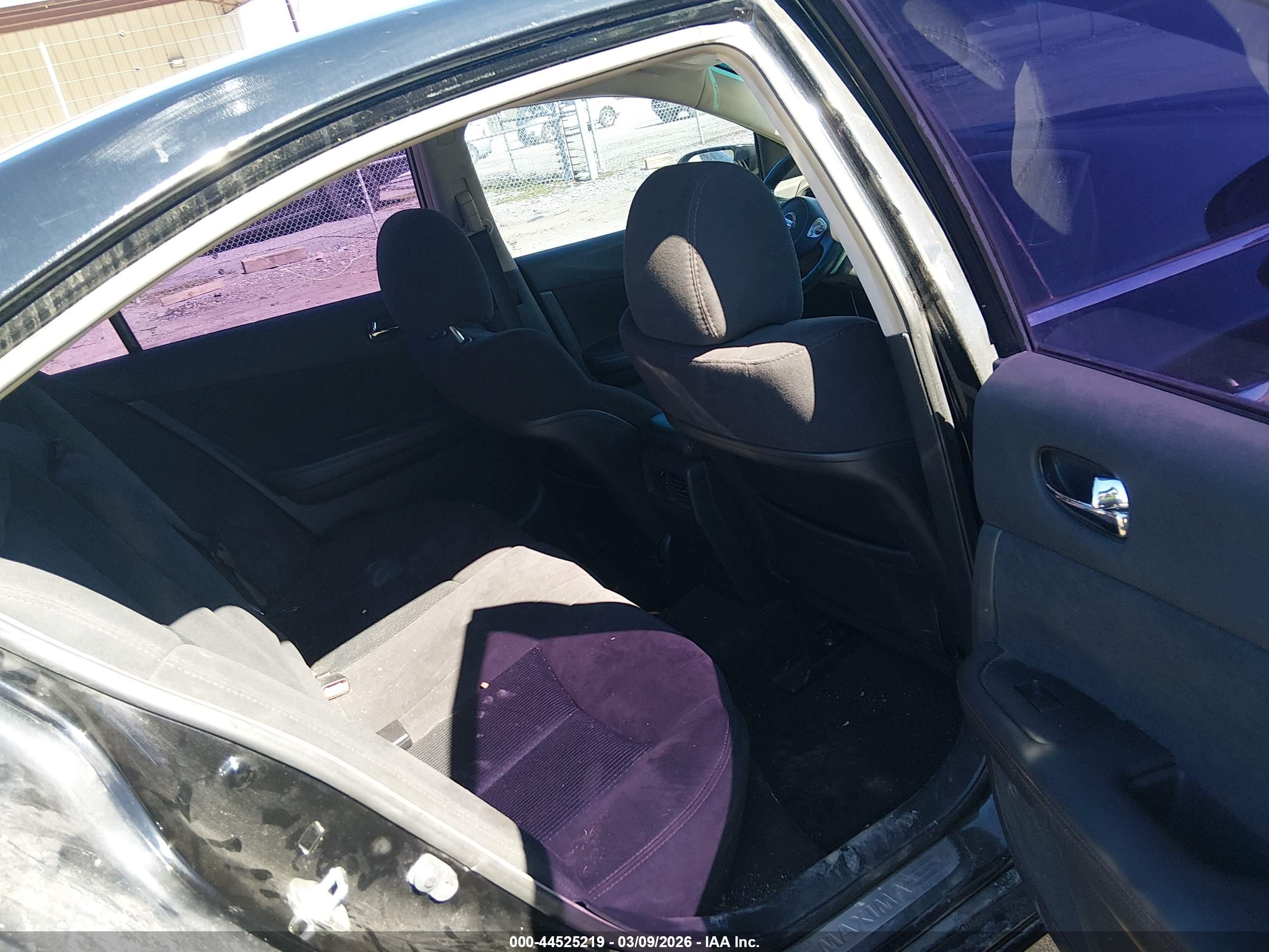 NISSAN MAXIMA image 8