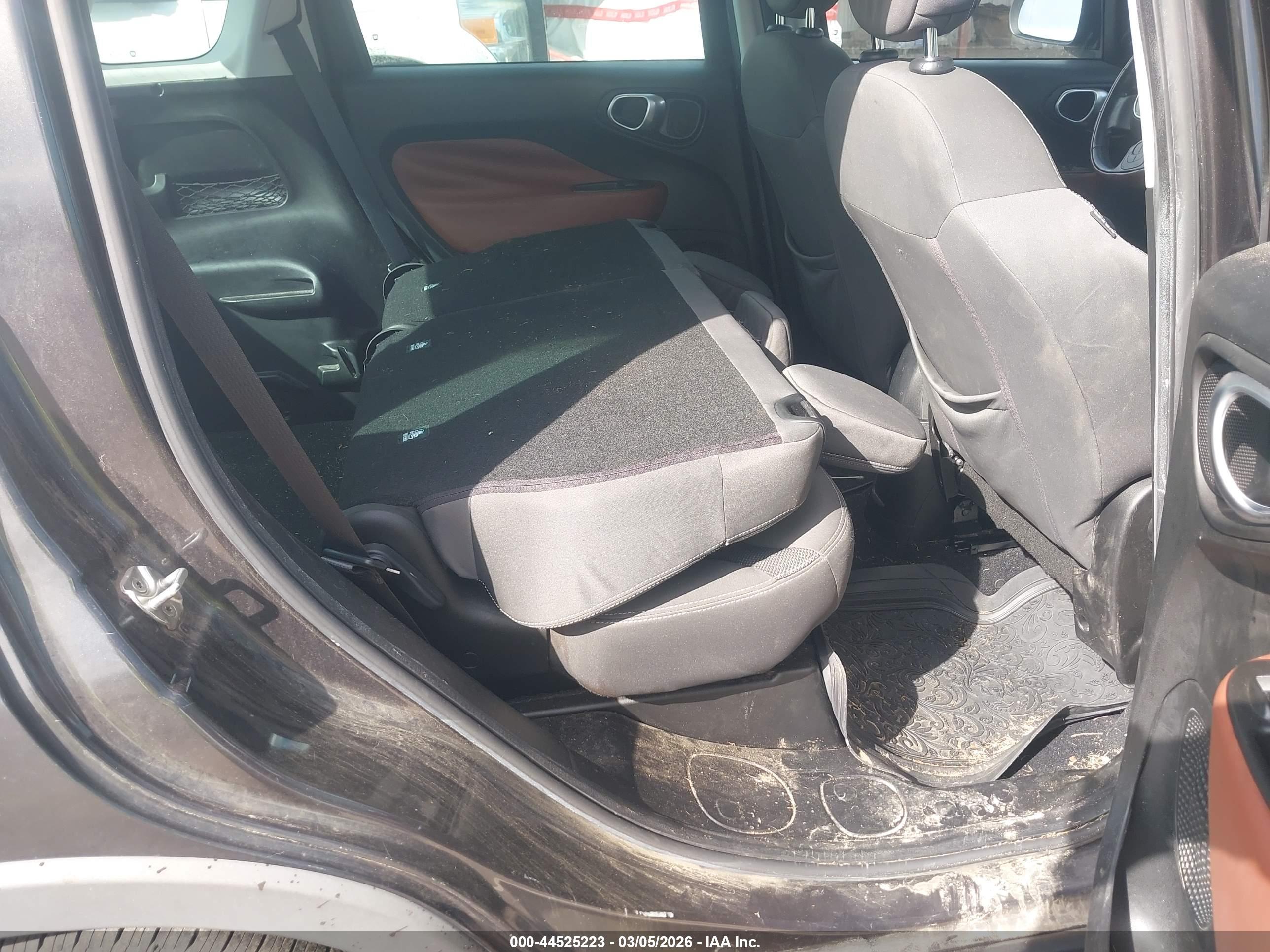 FIAT 500L image 8